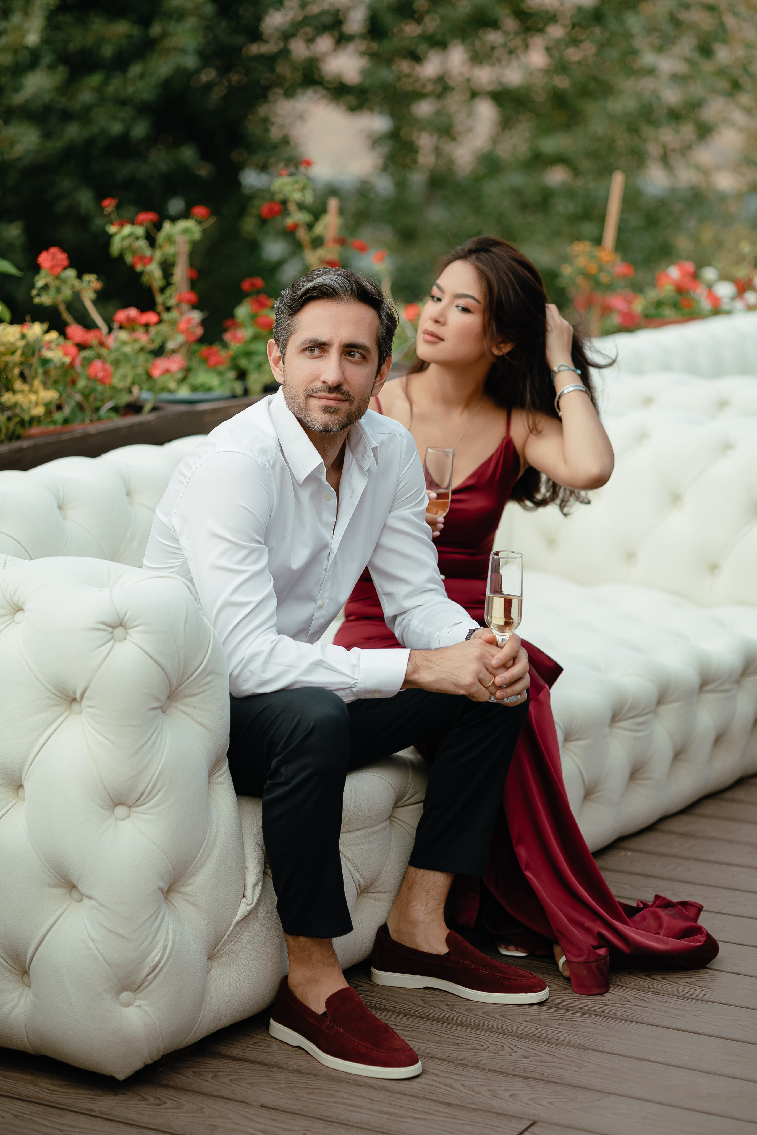 Thomas & Suyumbika. Главная