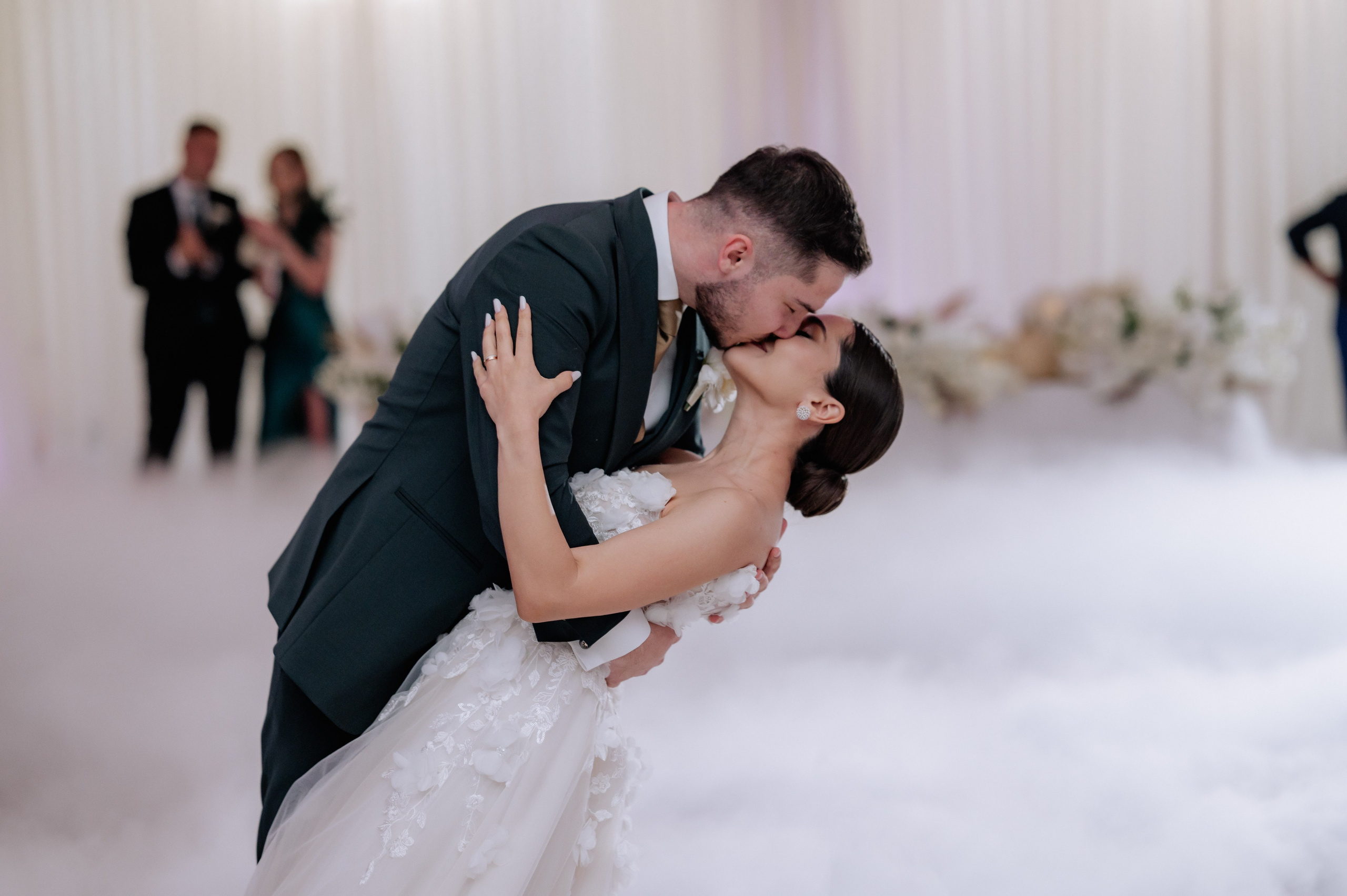 Nunta la Hotel Capitol Iasi. Proud Vision Weddings | Wedding Photography & Film — Servicii profesionale Foto Video Nunta Iasi