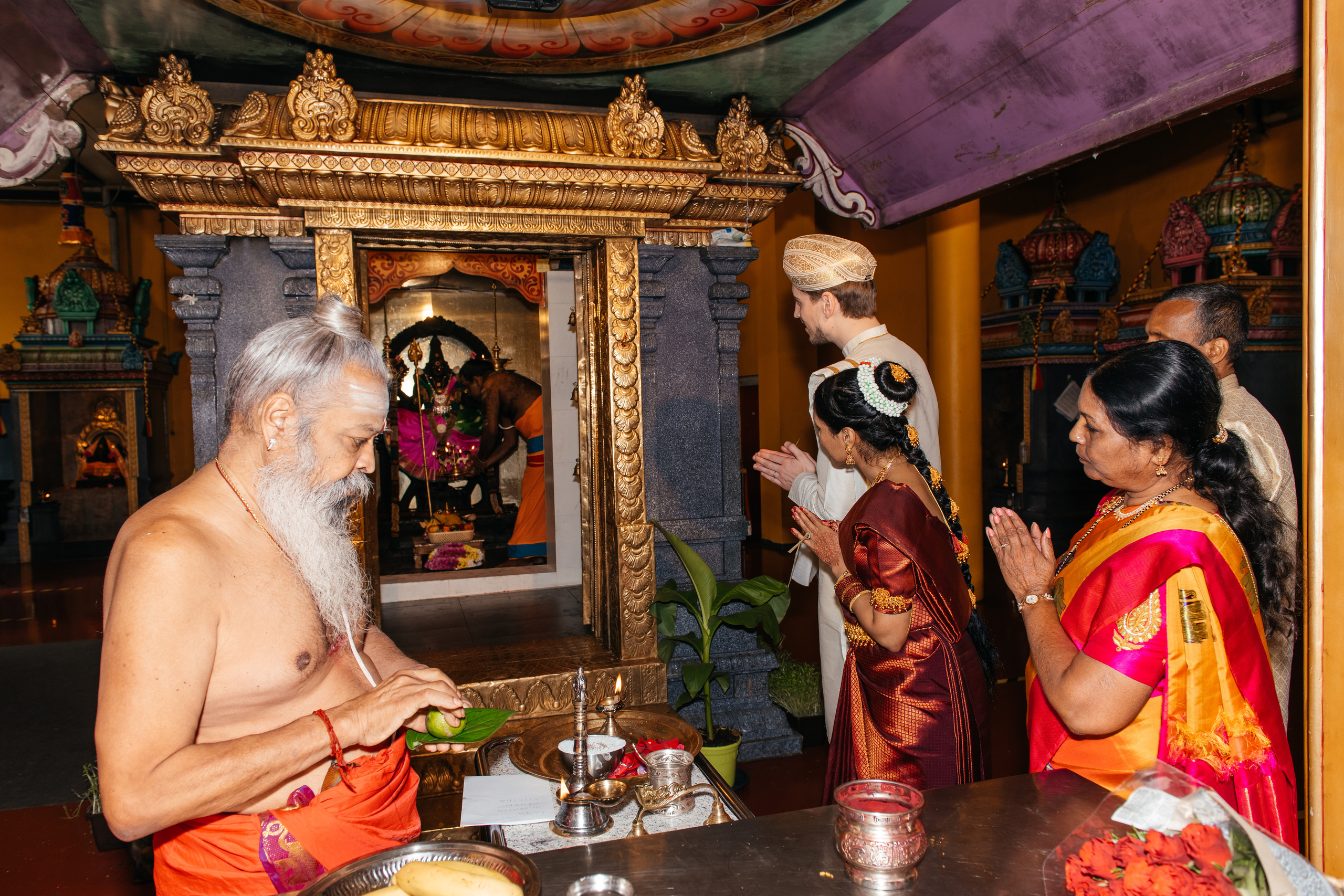 VIJETHA & BJÖRN Indian temple in Dürnten, Switzerland. I am Elena Altendorfer. Wedding photographer in Zurich and Switzerland