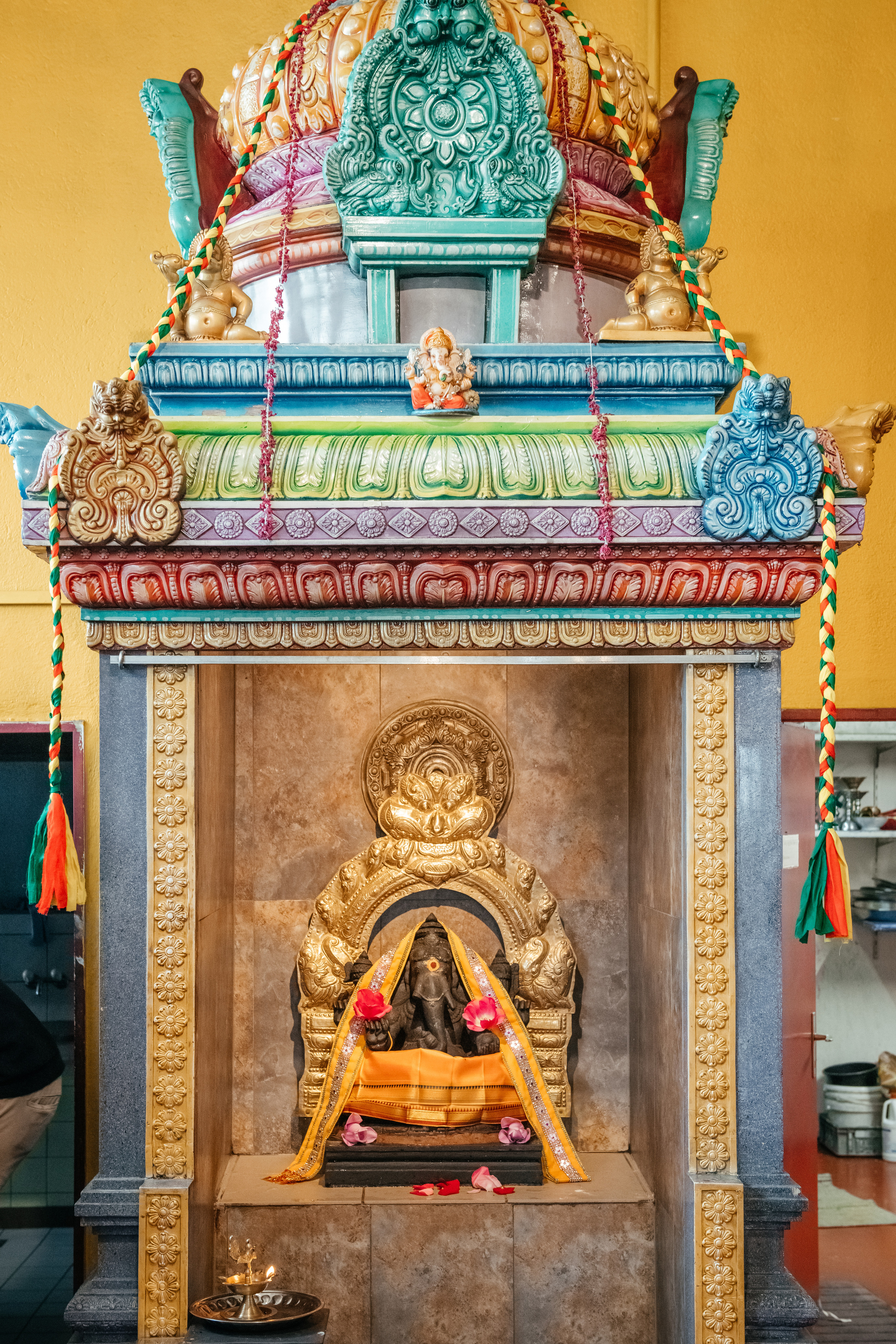 VIJETHA & BJÖRN Indian temple in Dürnten, Switzerland. I am Elena Altendorfer. Wedding photographer in Zurich and Switzerland