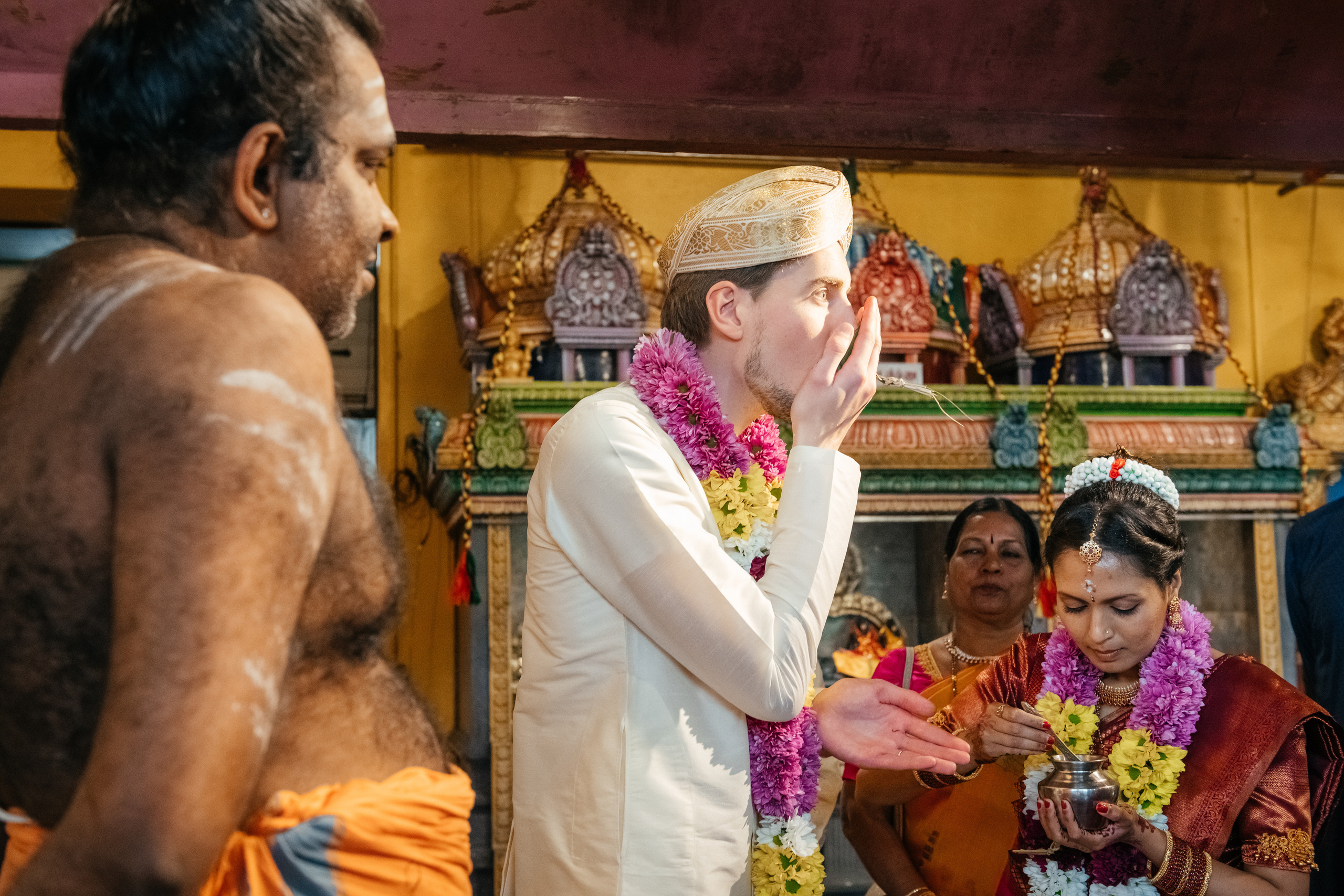 VIJETHA & BJÖRN Indian temple in Dürnten, Switzerland. I am Elena Altendorfer. Wedding photographer in Zurich and Switzerland