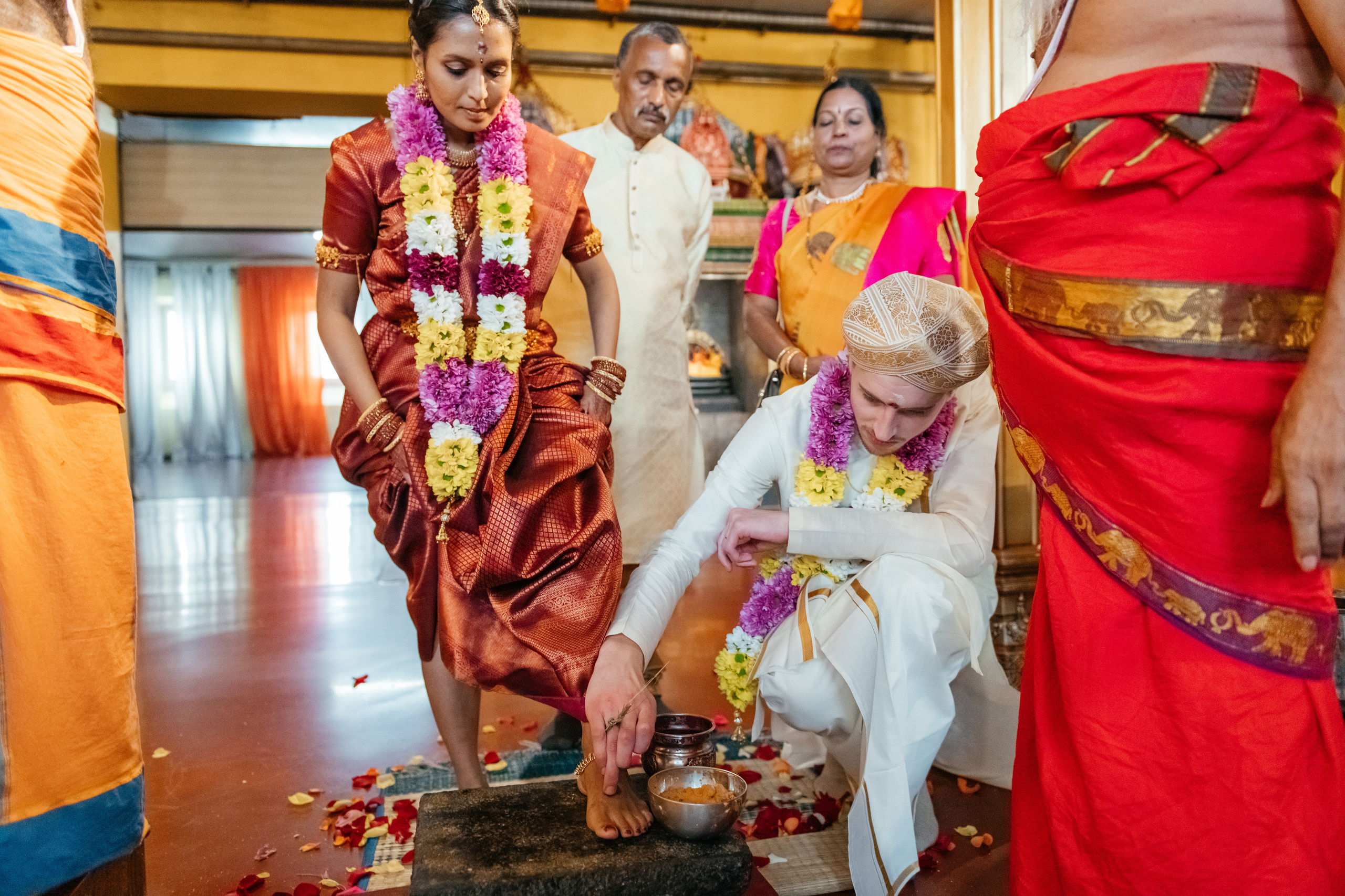 VIJETHA & BJÖRN Indian temple in Dürnten, Switzerland. I am Elena Altendorfer. Wedding photographer in Zurich and Switzerland