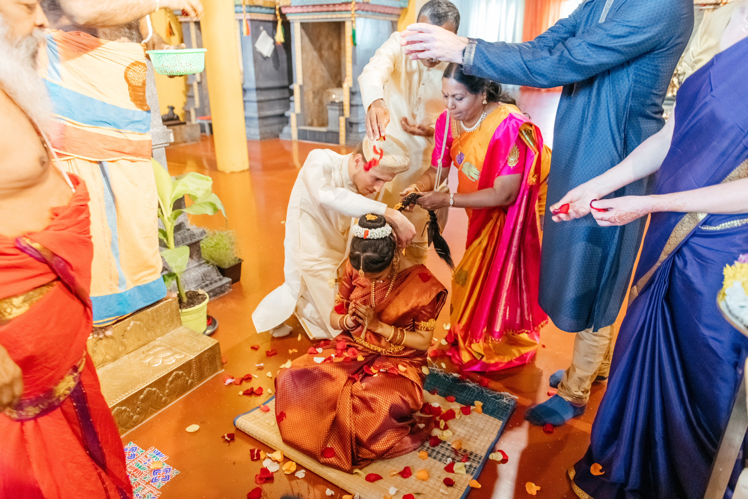 VIJETHA & BJÖRN Indian temple in Dürnten, Switzerland. I am Elena Altendorfer. Wedding photographer in Zurich and Switzerland