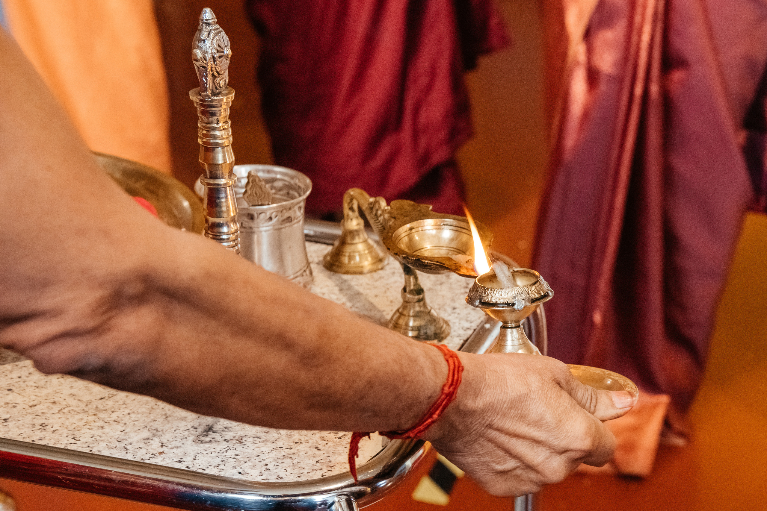 VIJETHA & BJÖRN Indian temple in Dürnten, Switzerland. I am Elena Altendorfer. Wedding photographer in Zurich and Switzerland