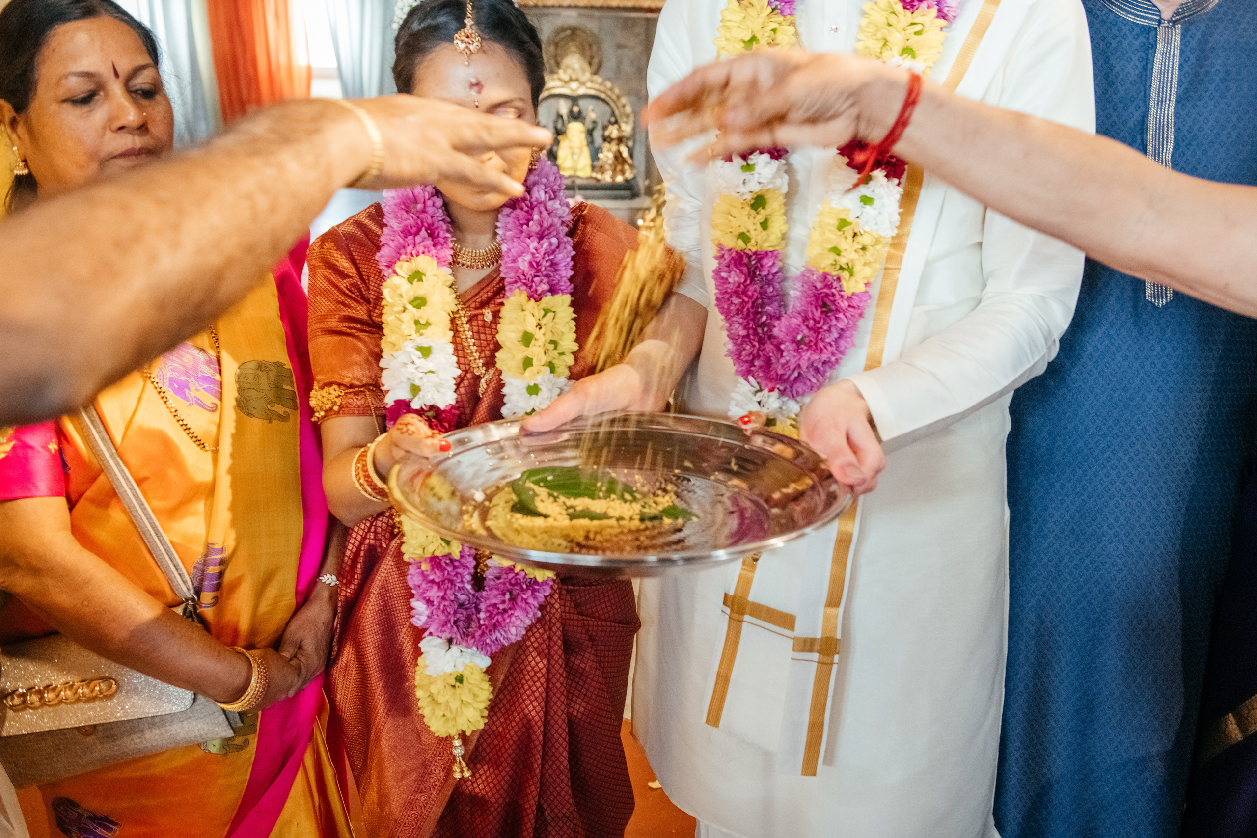 VIJETHA & BJÖRN Indian temple in Dürnten, Switzerland. I am Elena Altendorfer. Wedding photographer in Zurich and Switzerland