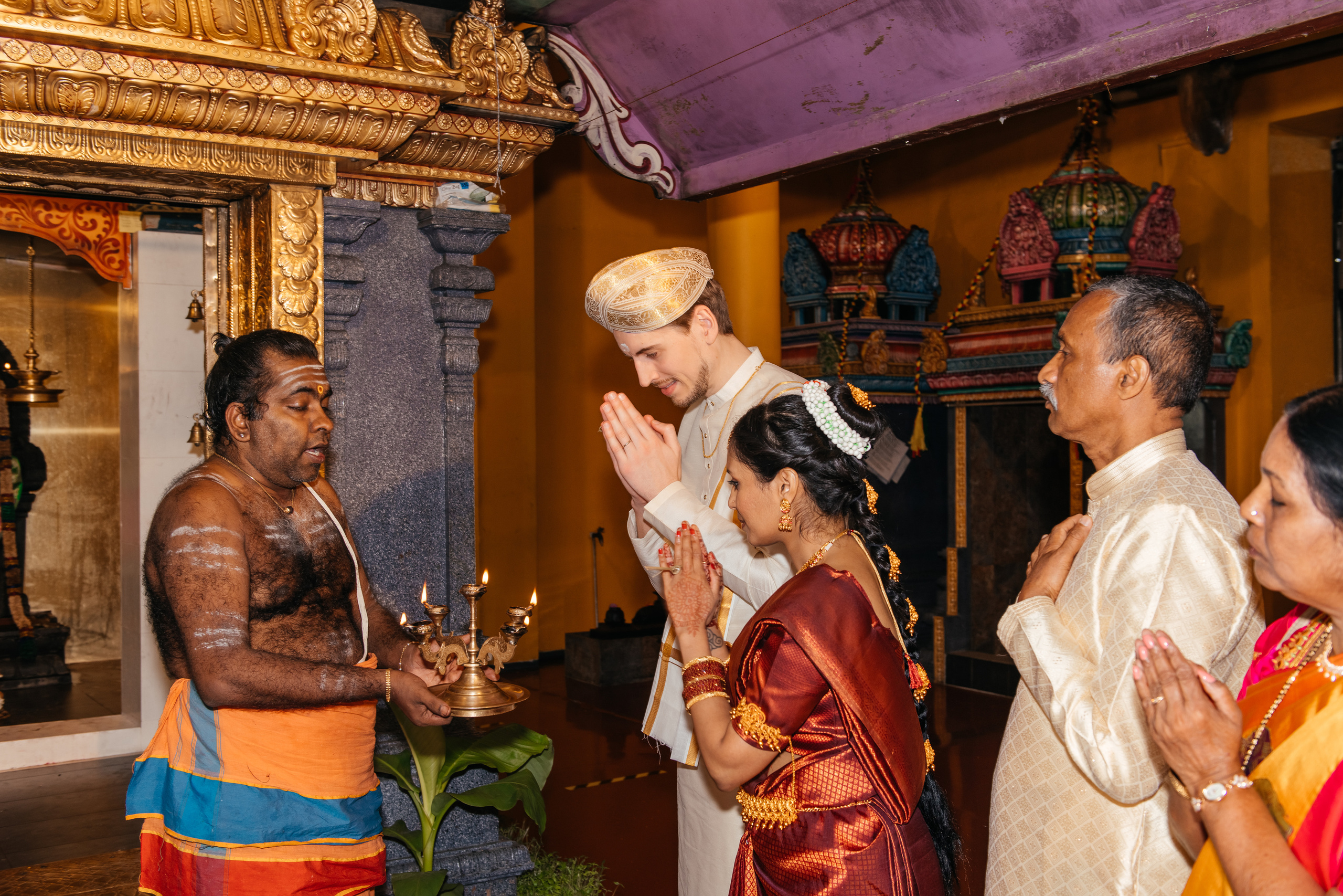 VIJETHA & BJÖRN Indian temple in Dürnten, Switzerland. I am Elena Altendorfer. Wedding photographer in Zurich and Switzerland