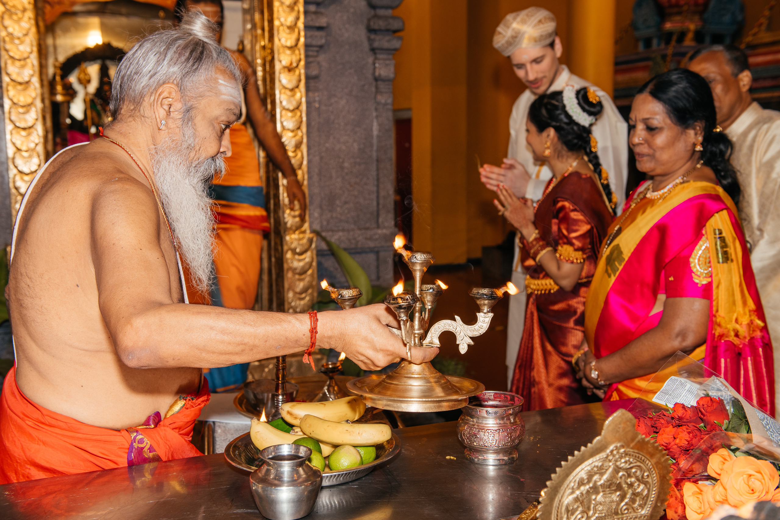 VIJETHA & BJÖRN Indian temple in Dürnten, Switzerland. I am Elena Altendorfer. Wedding photographer in Zurich and Switzerland