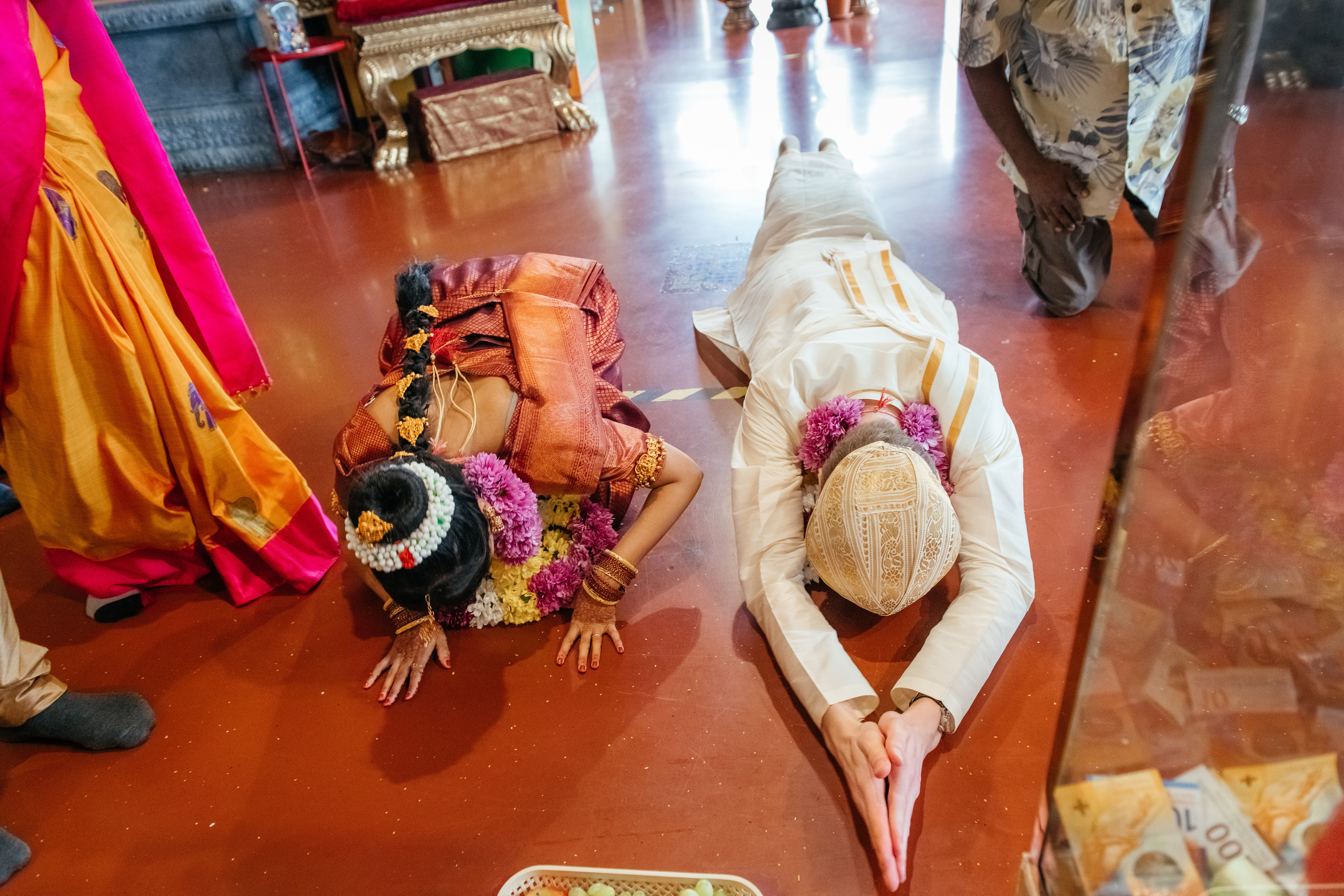 VIJETHA & BJÖRN Indian temple in Dürnten, Switzerland. I am Elena Altendorfer. Wedding photographer in Zurich and Switzerland