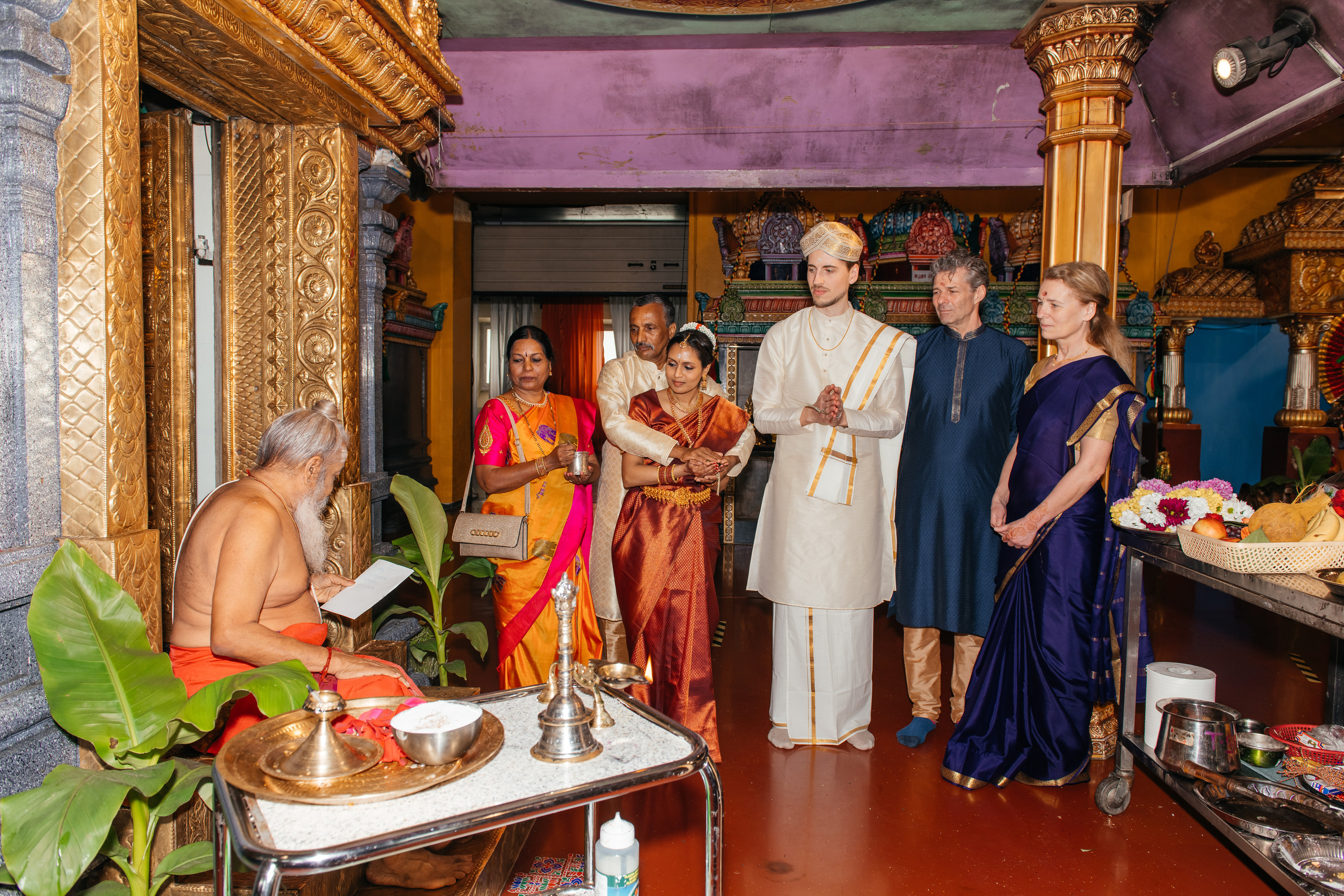 VIJETHA & BJÖRN Indian temple in Dürnten, Switzerland. I am Elena Altendorfer. Wedding photographer in Zurich and Switzerland