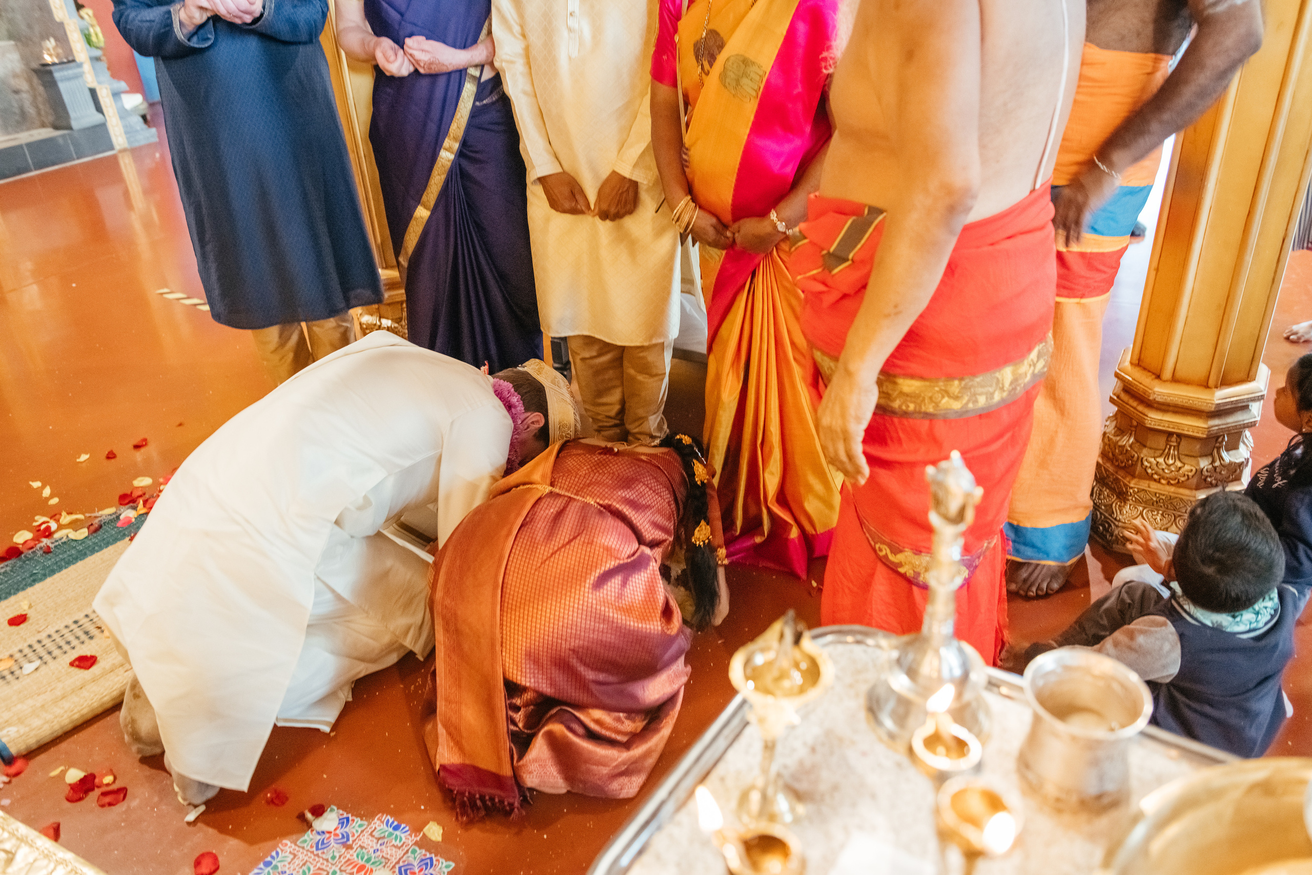 VIJETHA & BJÖRN Indian temple in Dürnten, Switzerland. I am Elena Altendorfer. Wedding photographer in Zurich and Switzerland