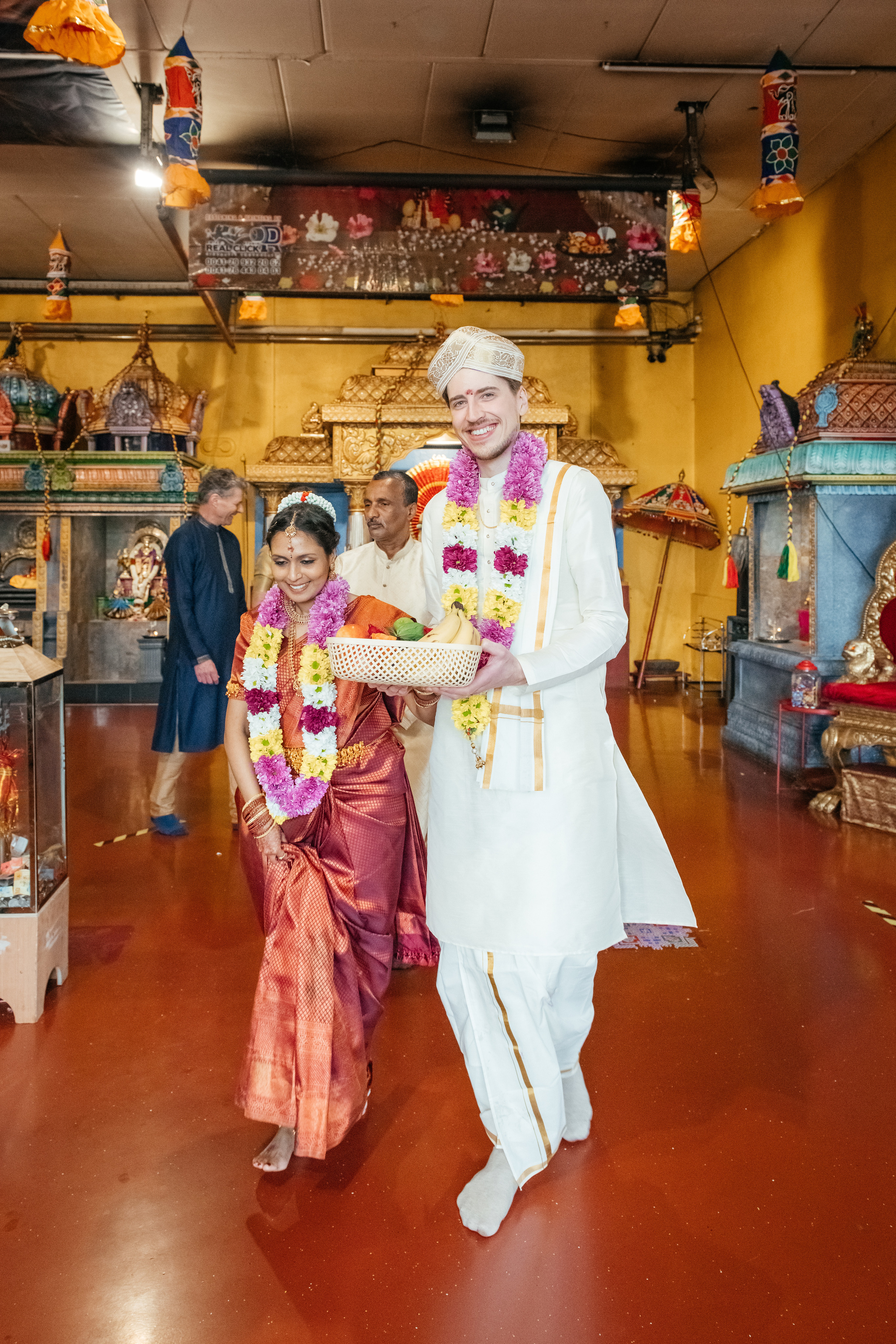 VIJETHA & BJÖRN Indian temple in Dürnten, Switzerland. I am Elena Altendorfer. Wedding photographer in Zurich and Switzerland