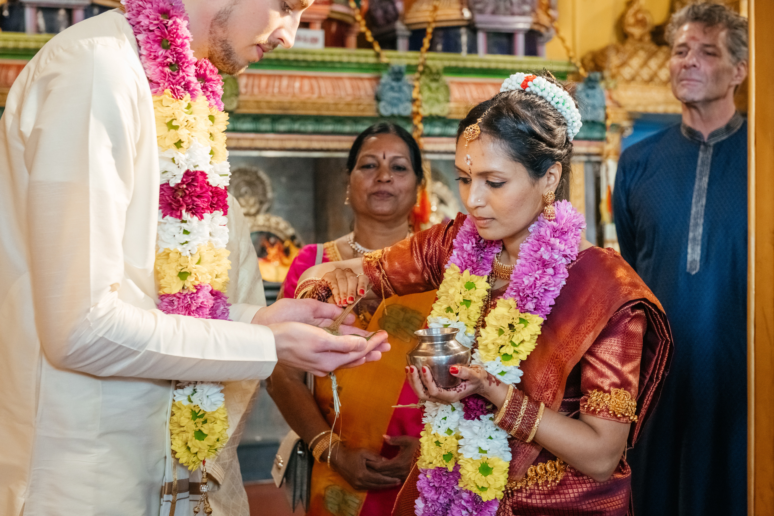 VIJETHA & BJÖRN Indian temple in Dürnten, Switzerland. I am Elena Altendorfer. Wedding photographer in Zurich and Switzerland