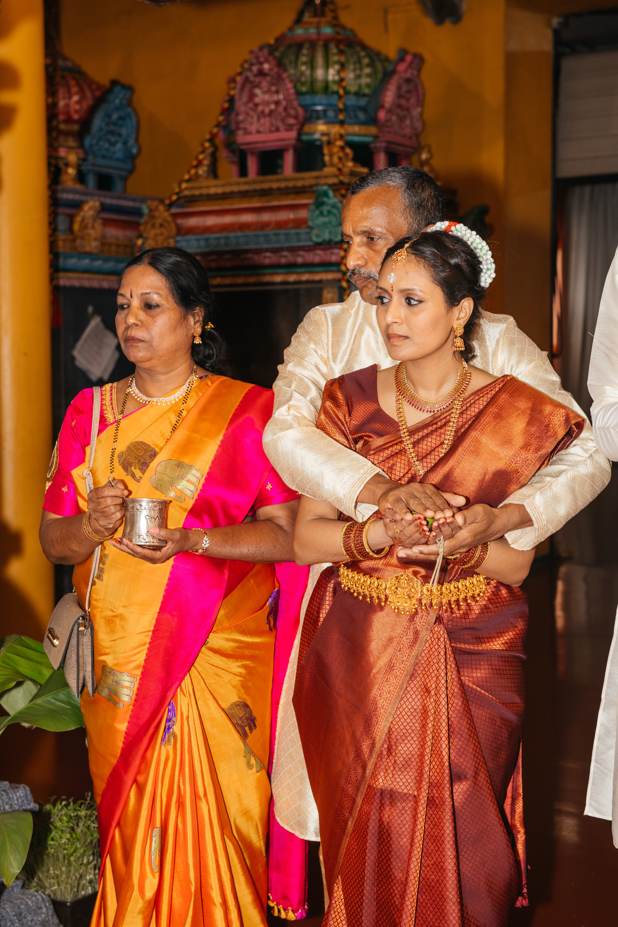 VIJETHA & BJÖRN Indian temple in Dürnten, Switzerland. I am Elena Altendorfer. Wedding photographer in Zurich and Switzerland