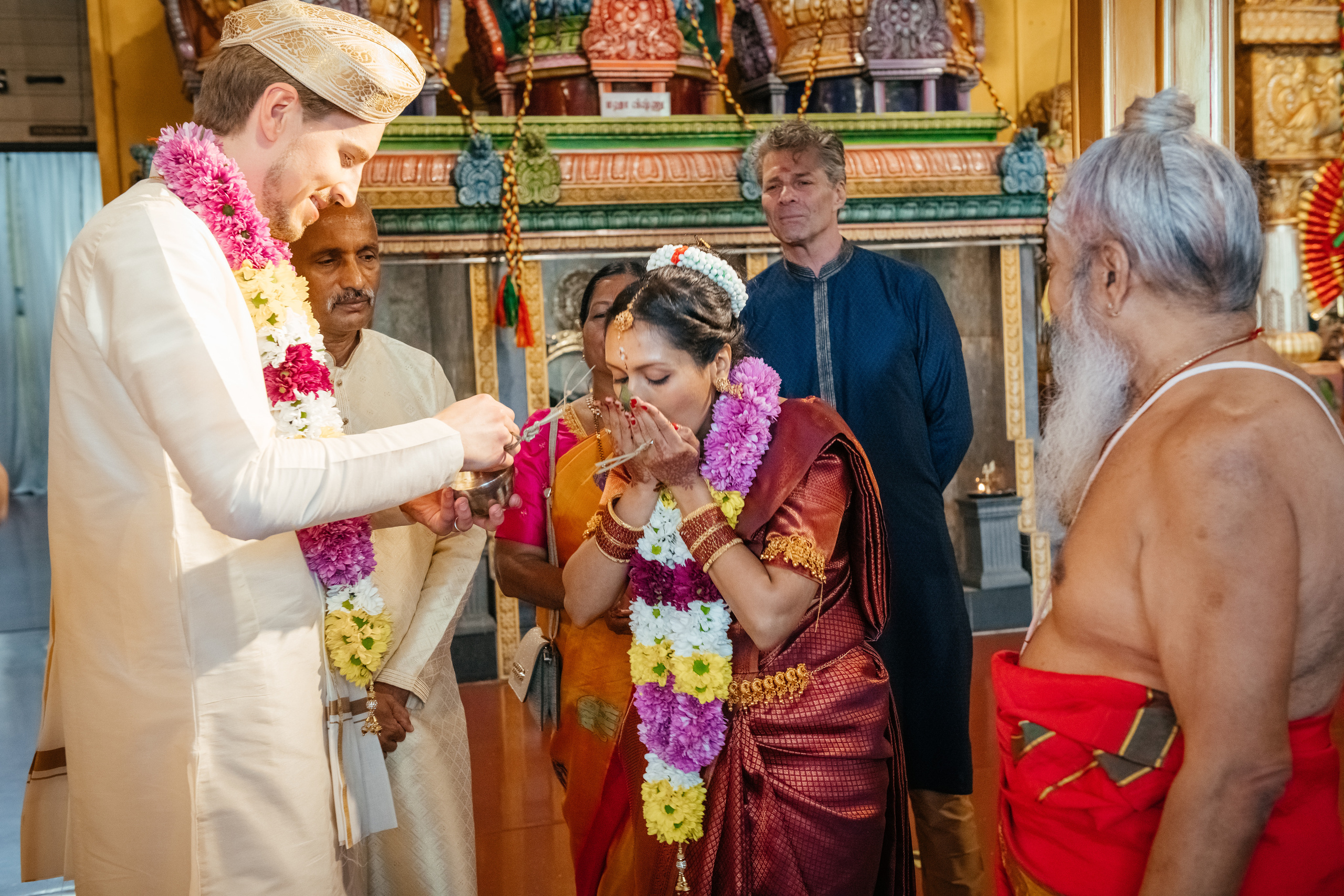 VIJETHA & BJÖRN Indian temple in Dürnten, Switzerland. I am Elena Altendorfer. Wedding photographer in Zurich and Switzerland