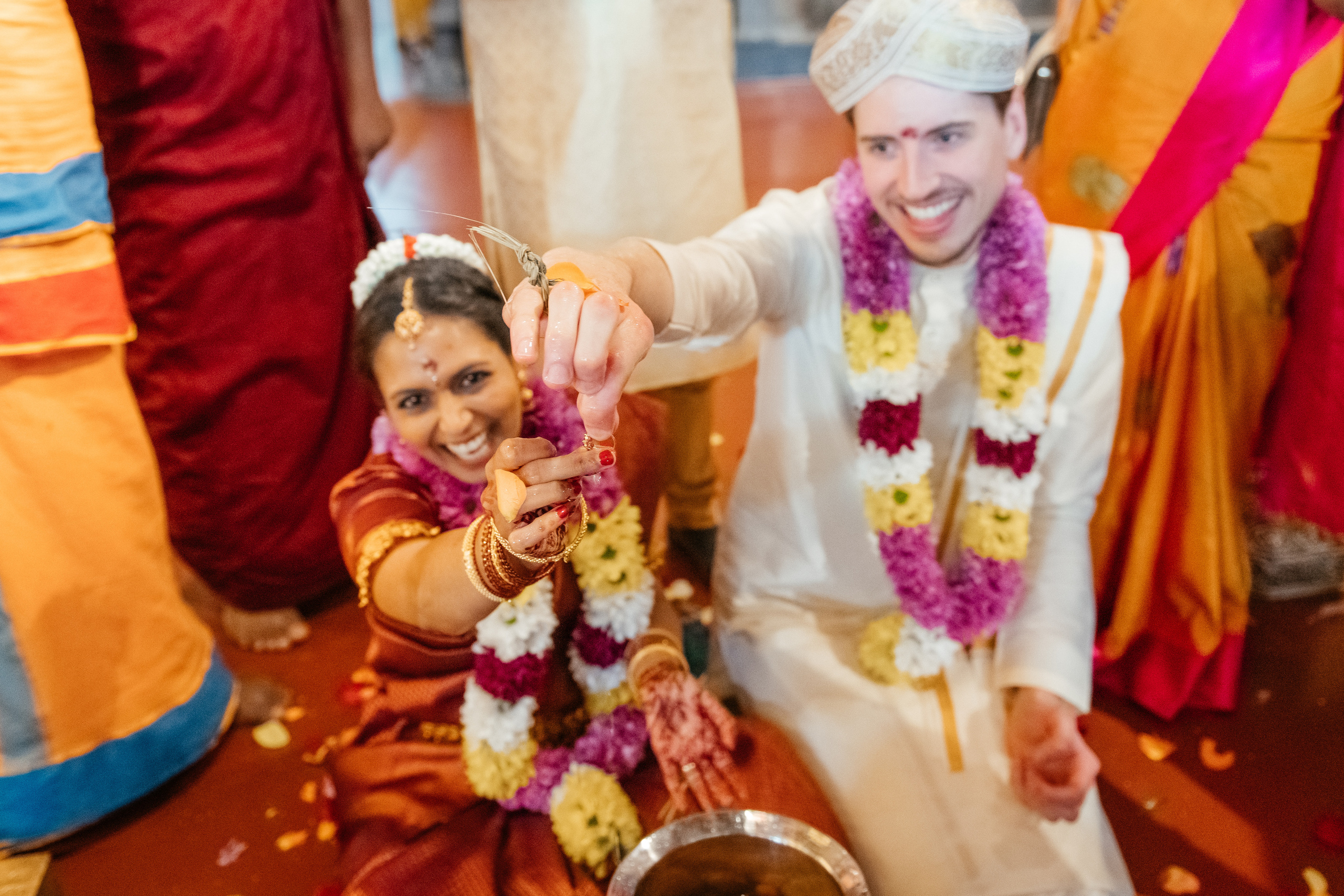 VIJETHA & BJÖRN Indian temple in Dürnten, Switzerland. I am Elena Altendorfer. Wedding photographer in Zurich and Switzerland