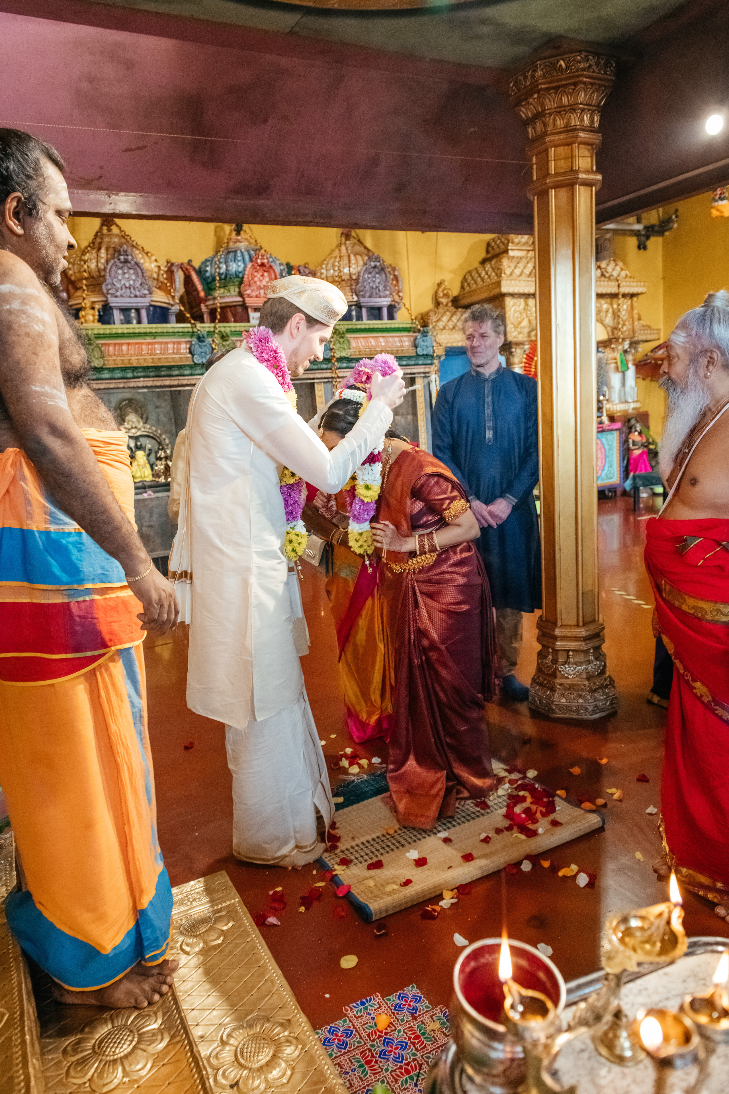 VIJETHA & BJÖRN Indian temple in Dürnten, Switzerland. I am Elena Altendorfer. Wedding photographer in Zurich and Switzerland