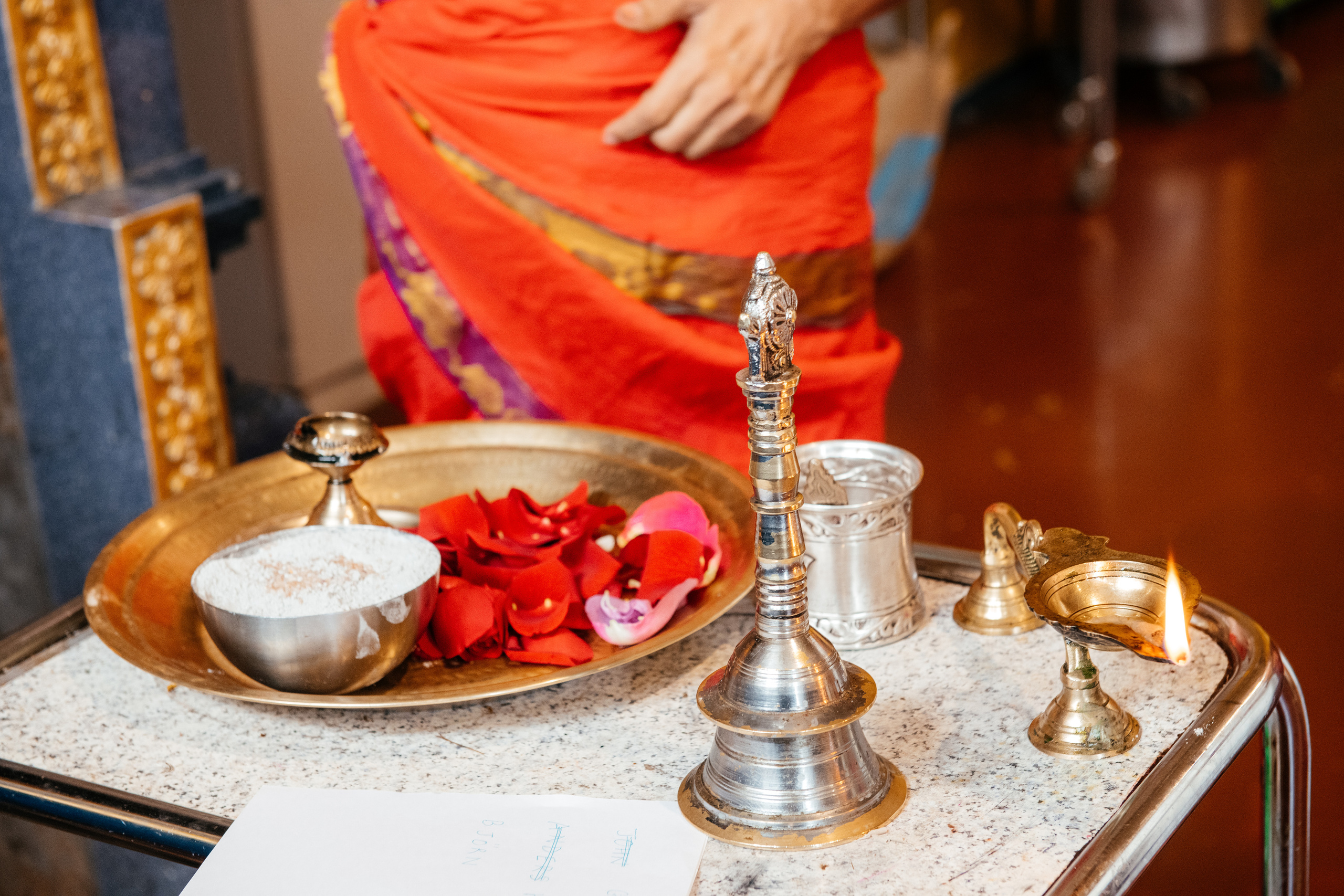 VIJETHA & BJÖRN Indian temple in Dürnten, Switzerland. I am Elena Altendorfer. Wedding photographer in Zurich and Switzerland