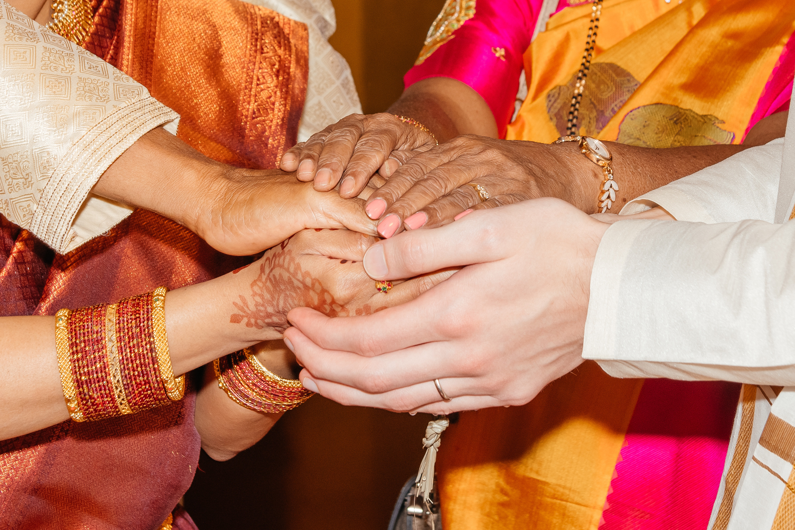 VIJETHA & BJÖRN Indian temple in Dürnten, Switzerland. I am Elena Altendorfer. Wedding photographer in Zurich and Switzerland
