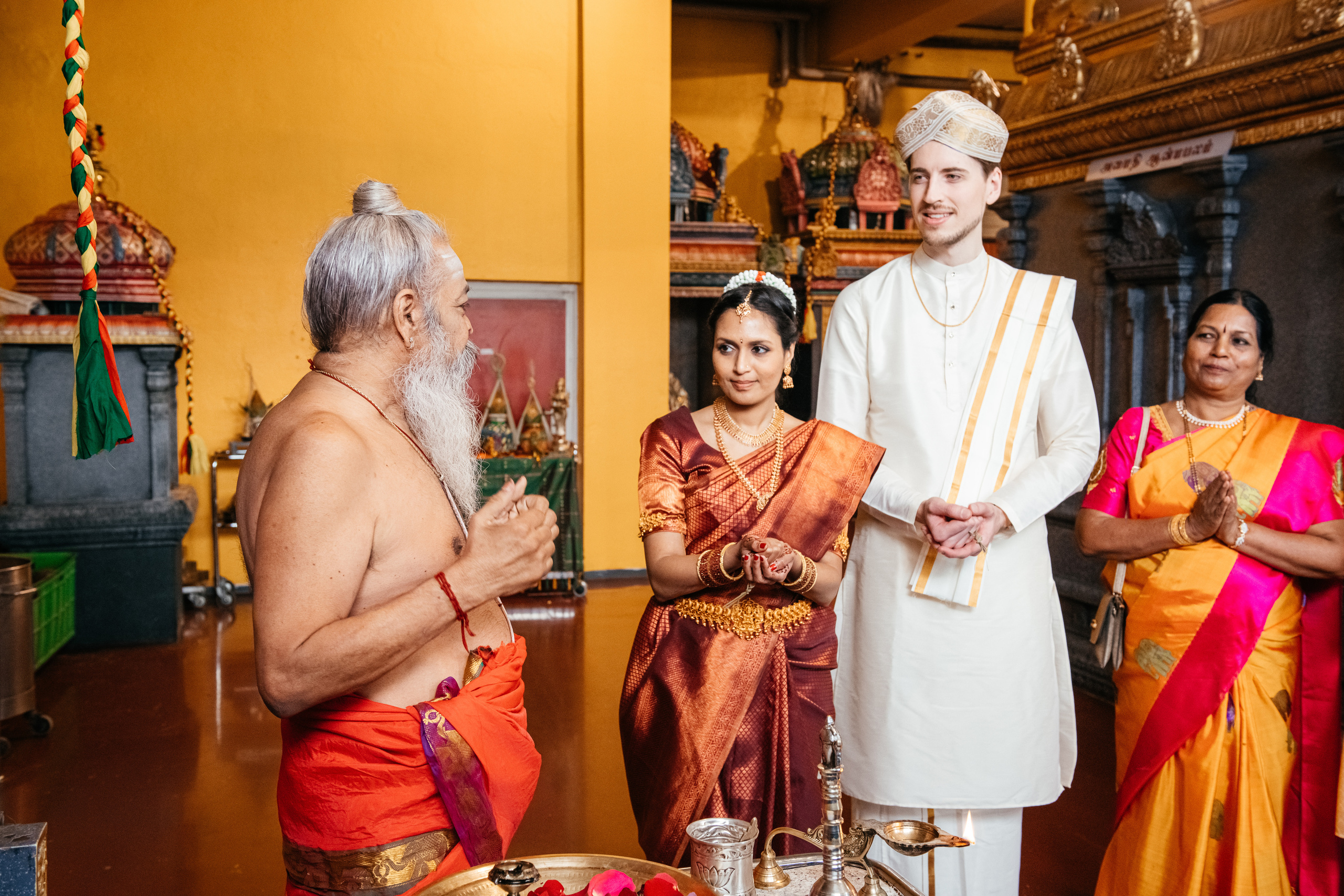 VIJETHA & BJÖRN Indian temple in Dürnten, Switzerland. I am Elena Altendorfer. Wedding photographer in Zurich and Switzerland