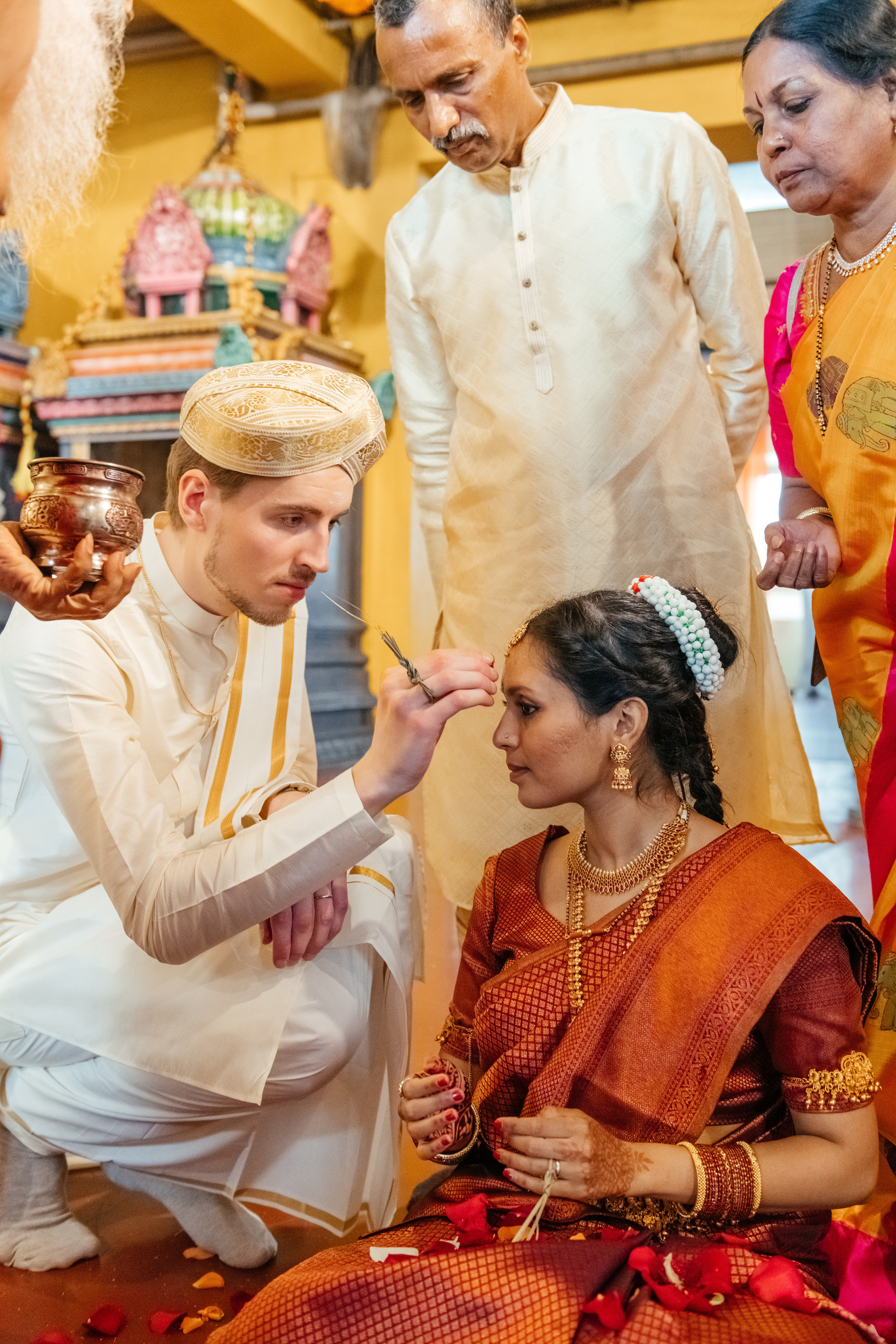 VIJETHA & BJÖRN Indian temple in Dürnten, Switzerland. I am Elena Altendorfer. Wedding photographer in Zurich and Switzerland