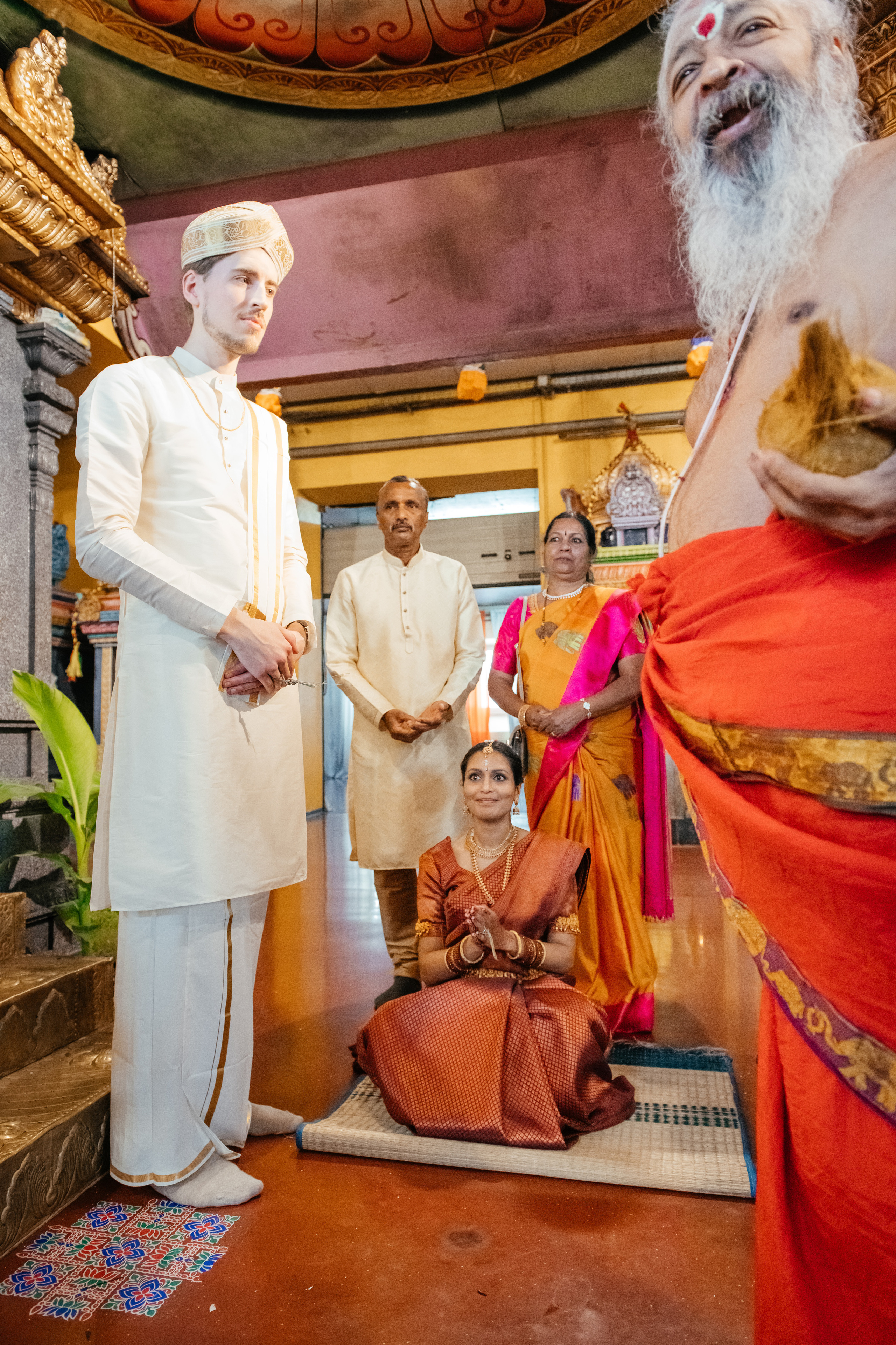 VIJETHA & BJÖRN Indian temple in Dürnten, Switzerland. I am Elena Altendorfer. Wedding photographer in Zurich and Switzerland