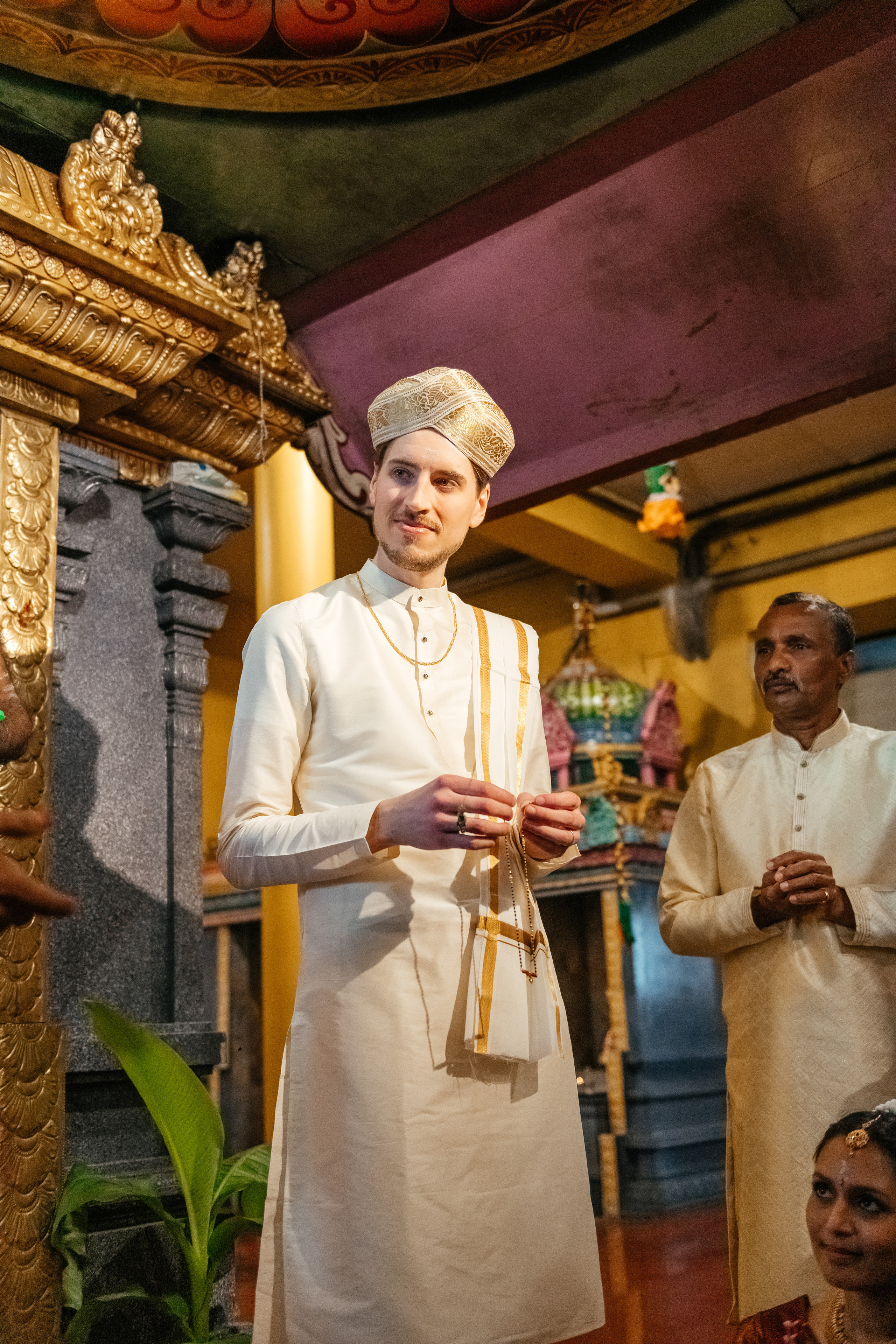 VIJETHA & BJÖRN Indian temple in Dürnten, Switzerland. I am Elena Altendorfer. Wedding photographer in Zurich and Switzerland