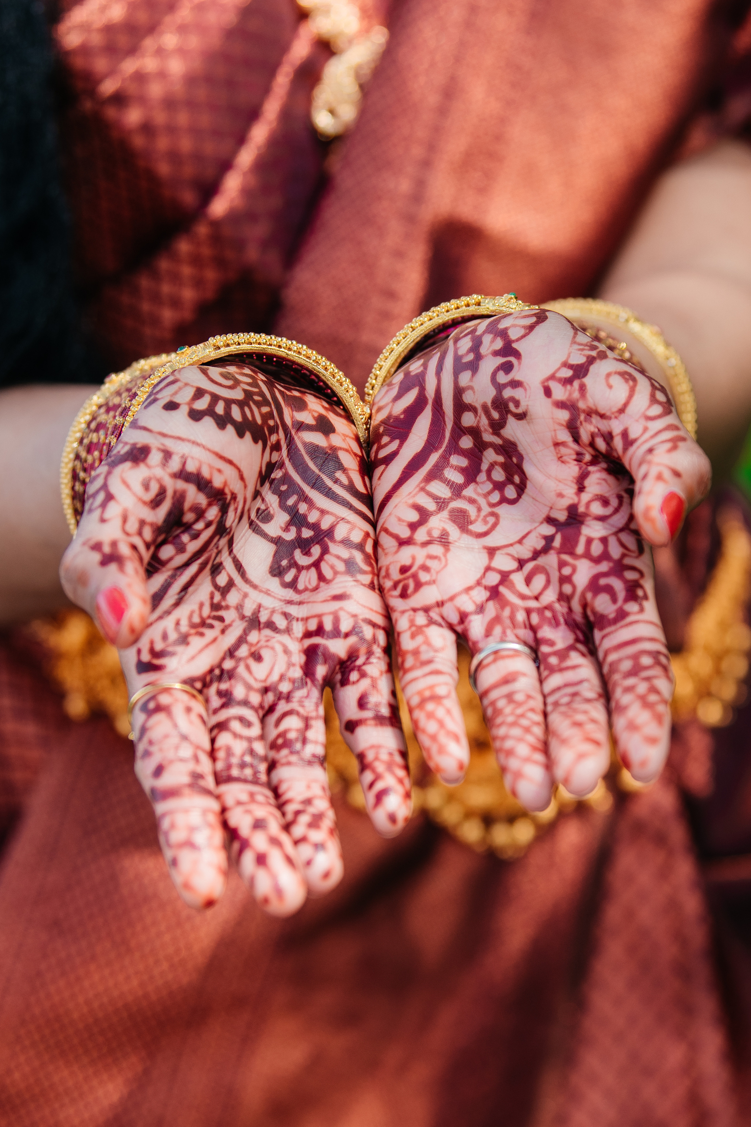 VIJETHA & BJÖRN Indian temple in Dürnten, Switzerland. I am Elena Altendorfer. Wedding photographer in Zurich and Switzerland