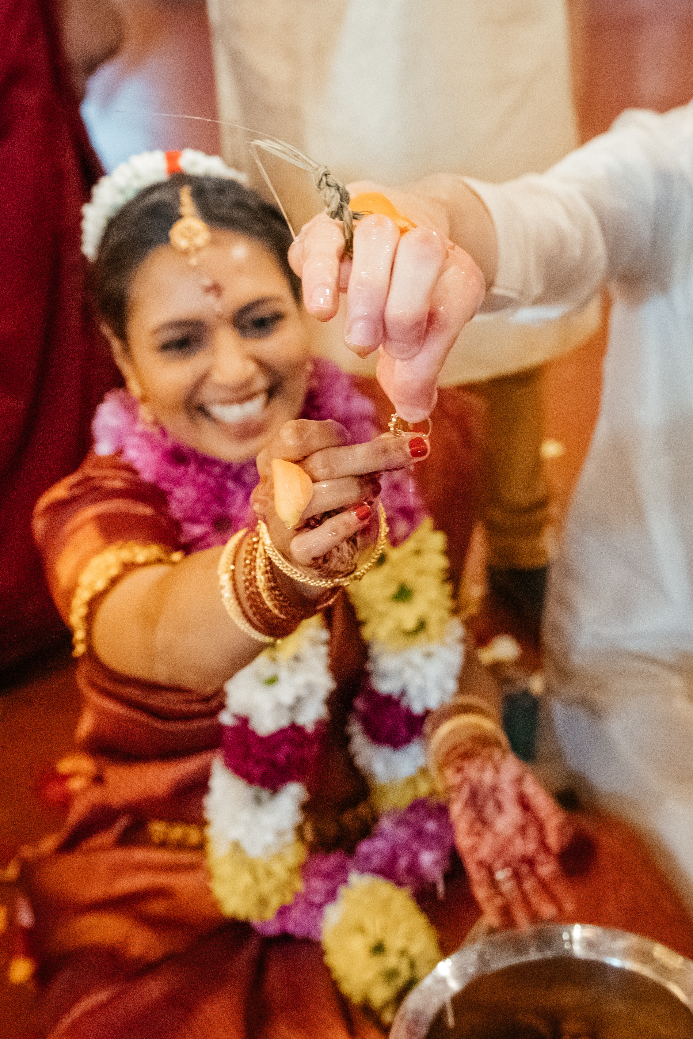 VIJETHA & BJÖRN Indian temple in Dürnten, Switzerland. I am Elena Altendorfer. Wedding photographer in Zurich and Switzerland