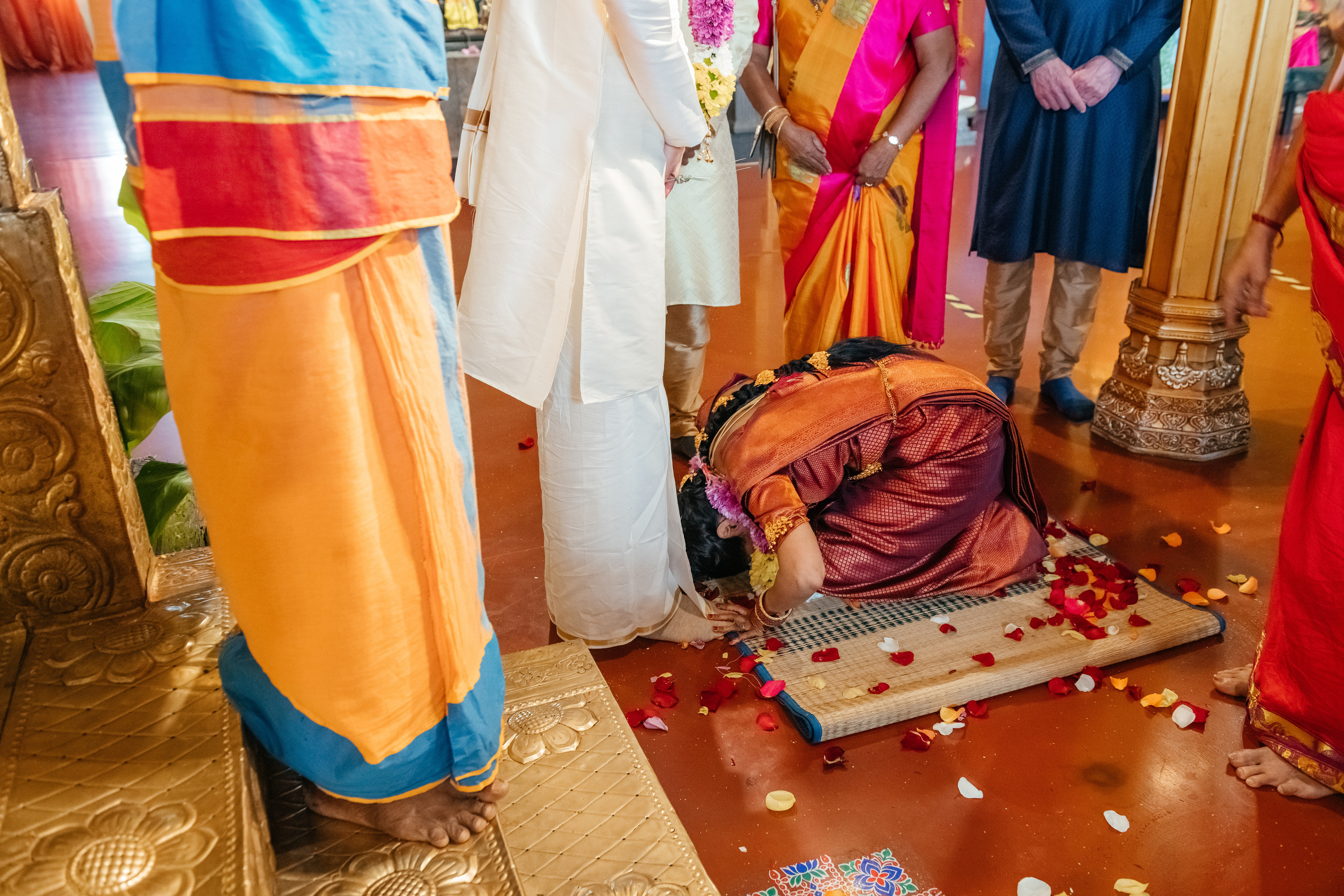 VIJETHA & BJÖRN Indian temple in Dürnten, Switzerland. I am Elena Altendorfer. Wedding photographer in Zurich and Switzerland