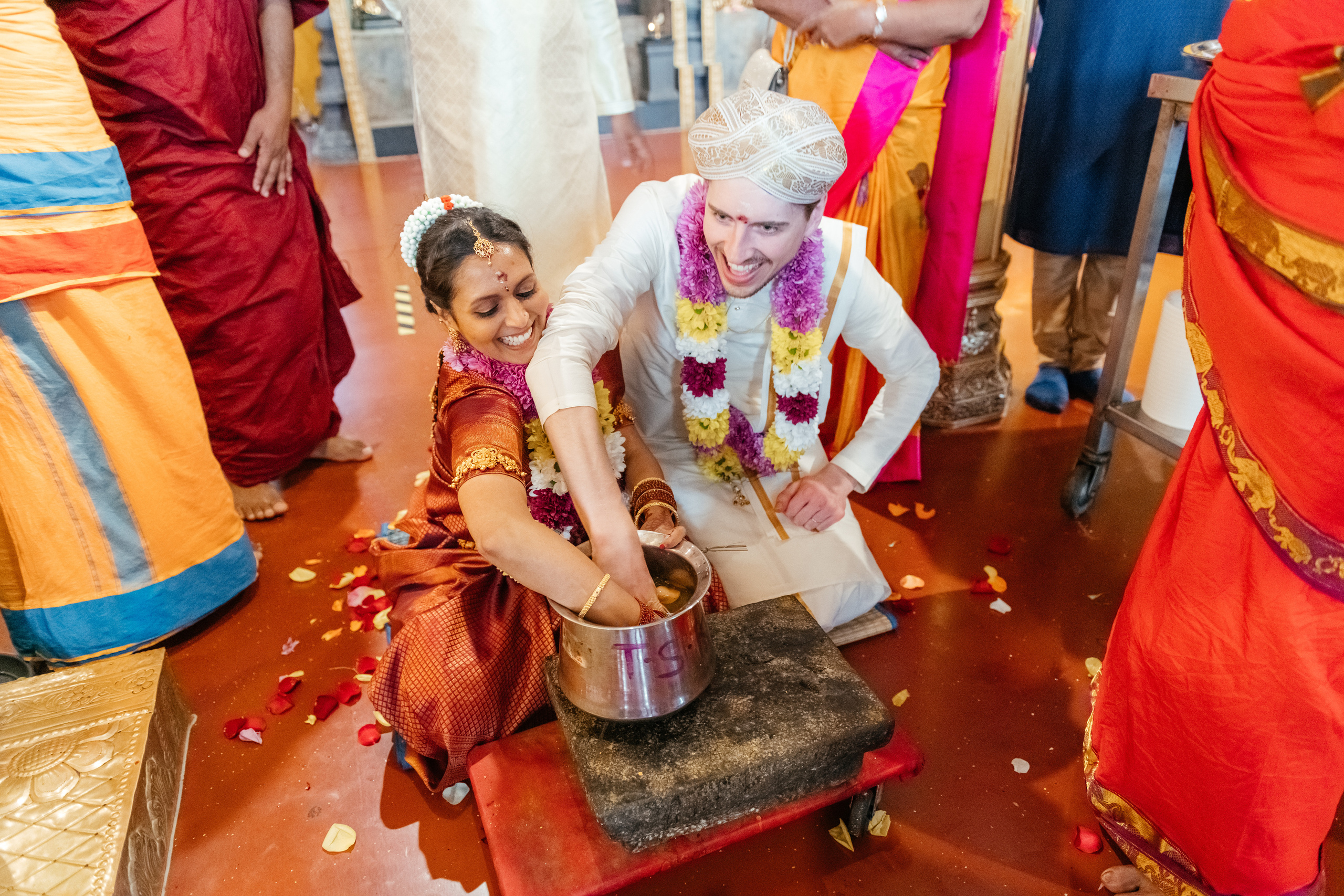 VIJETHA & BJÖRN Indian temple in Dürnten, Switzerland. I am Elena Altendorfer. Wedding photographer in Zurich and Switzerland