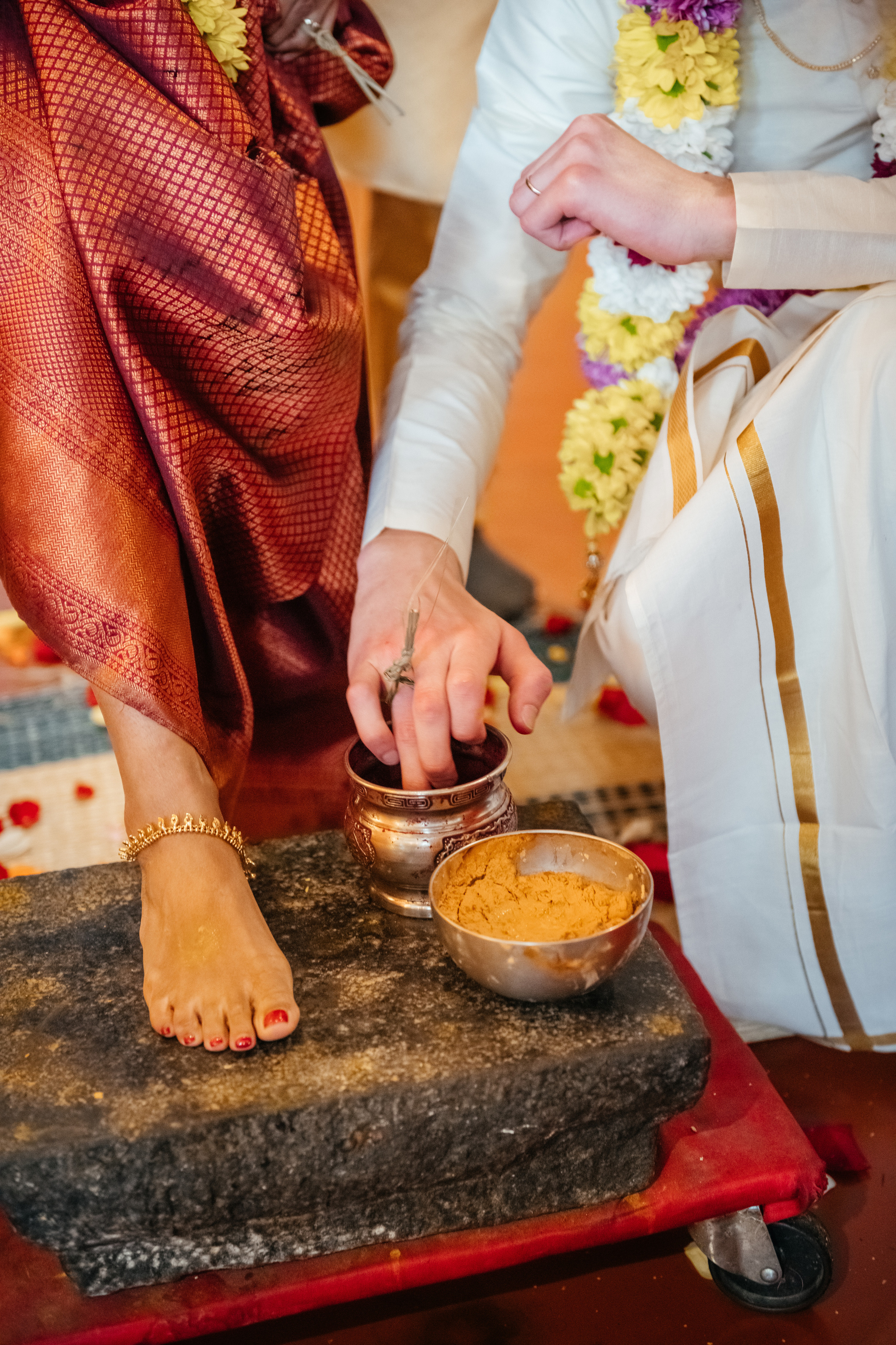 VIJETHA & BJÖRN Indian temple in Dürnten, Switzerland. I am Elena Altendorfer. Wedding photographer in Zurich and Switzerland