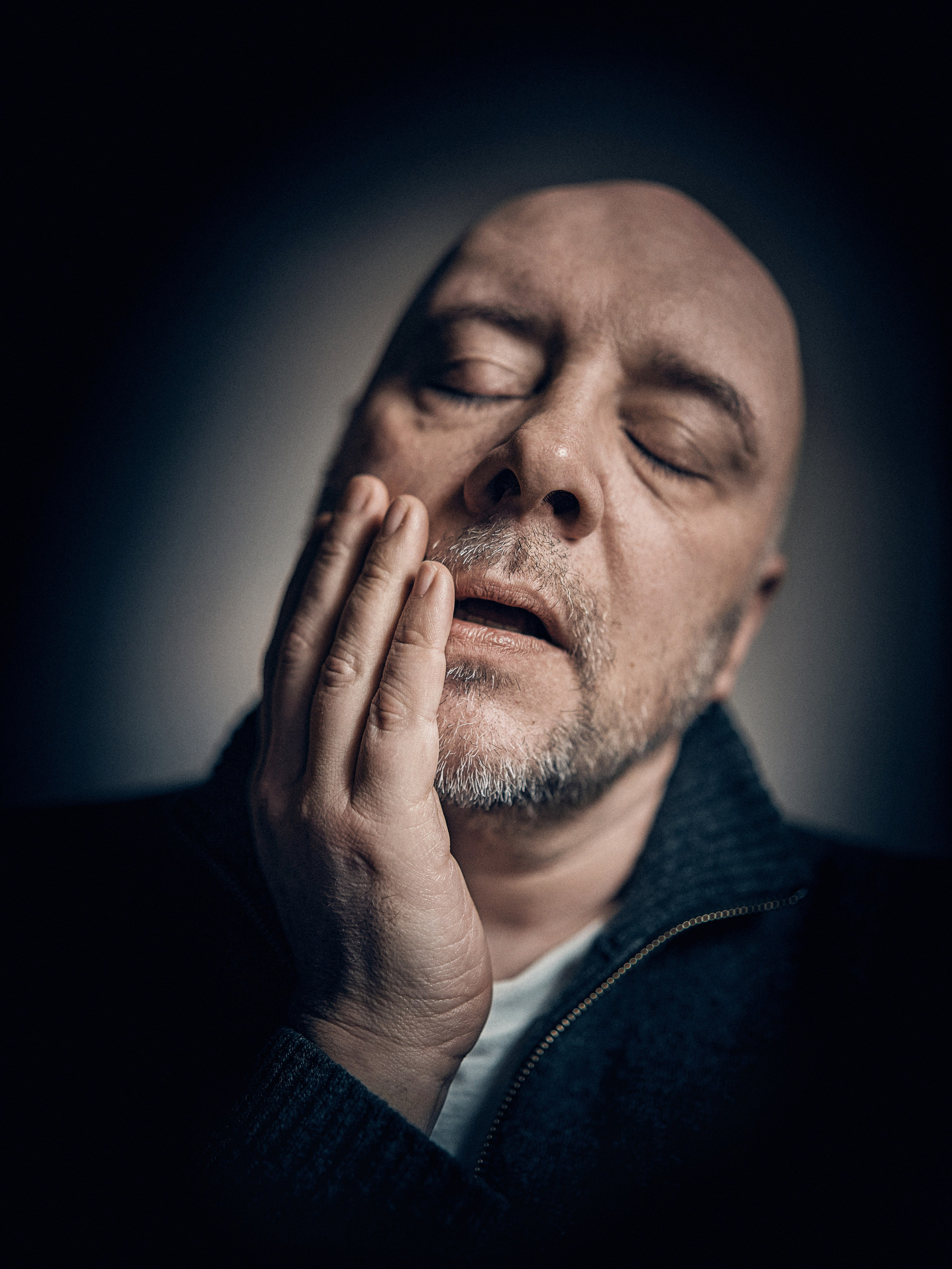 Portret Malarza - Simeon Genew - Portrety w studio - Fotograf i wideograf Andriej Szypiłow