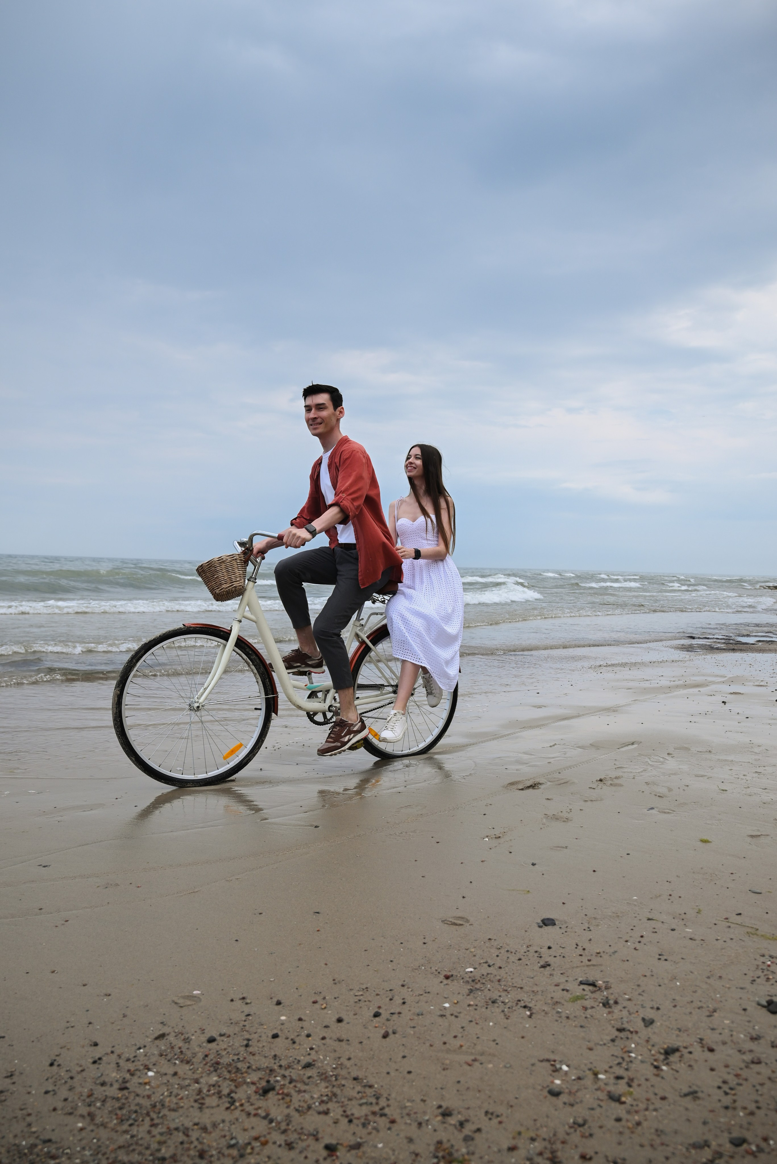 Love photography story on the riva of the see