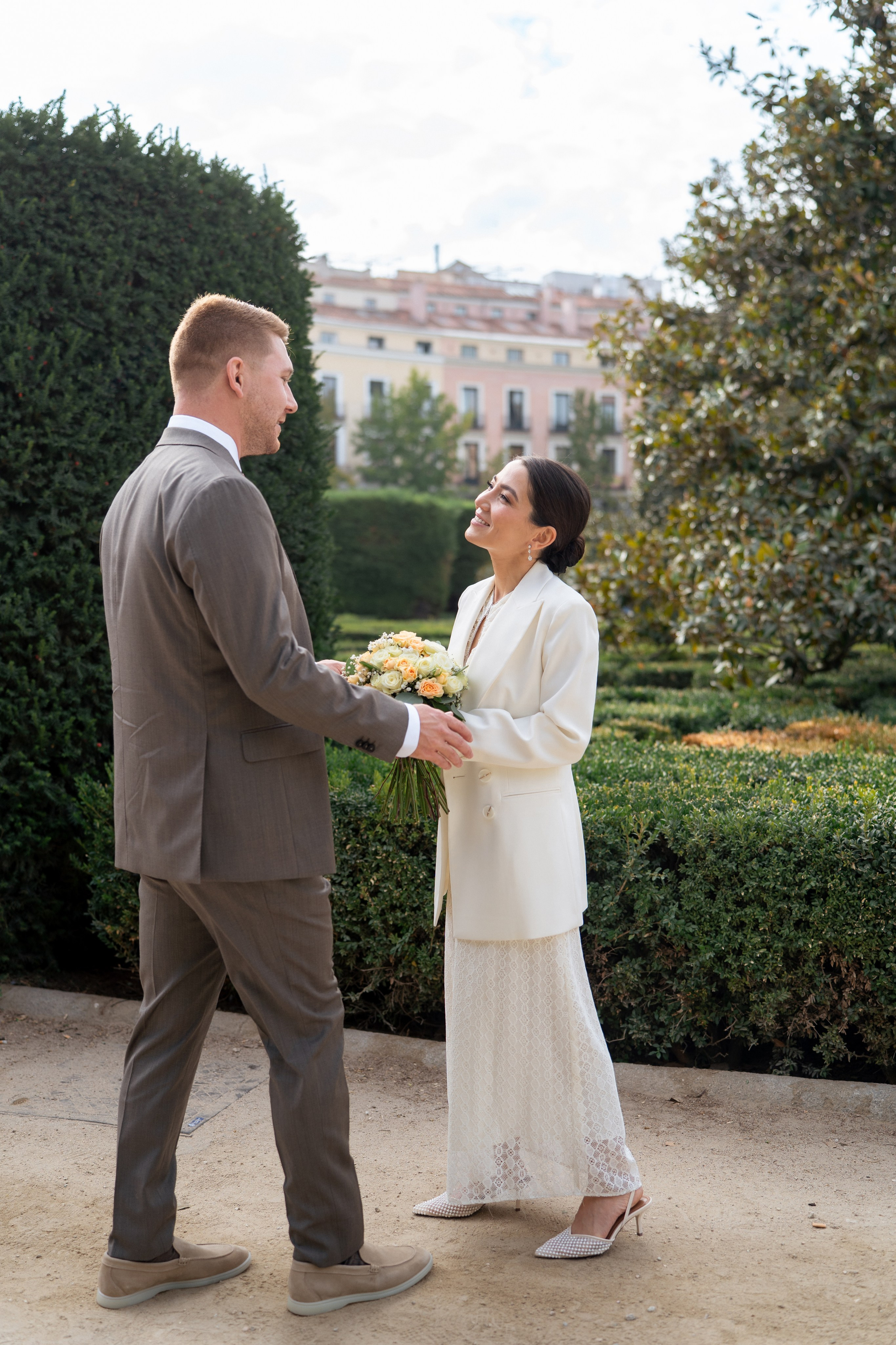 Elopement photoshoot in Madrid city centre. Fotógrafo en Madrid, España. Alyona Belyaninova