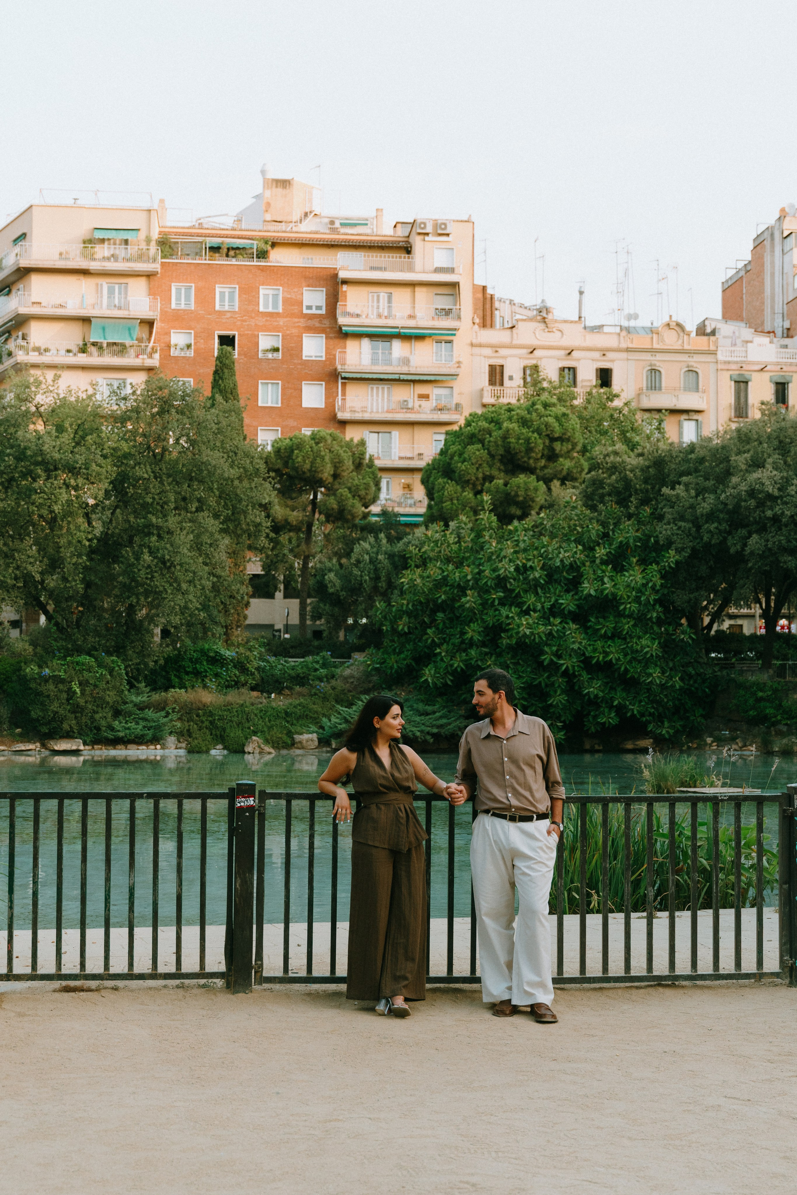     Парная фотосессия в центре Барселоны — Love Story у Саграда Фамилия, фотограф Валерия Азаренко