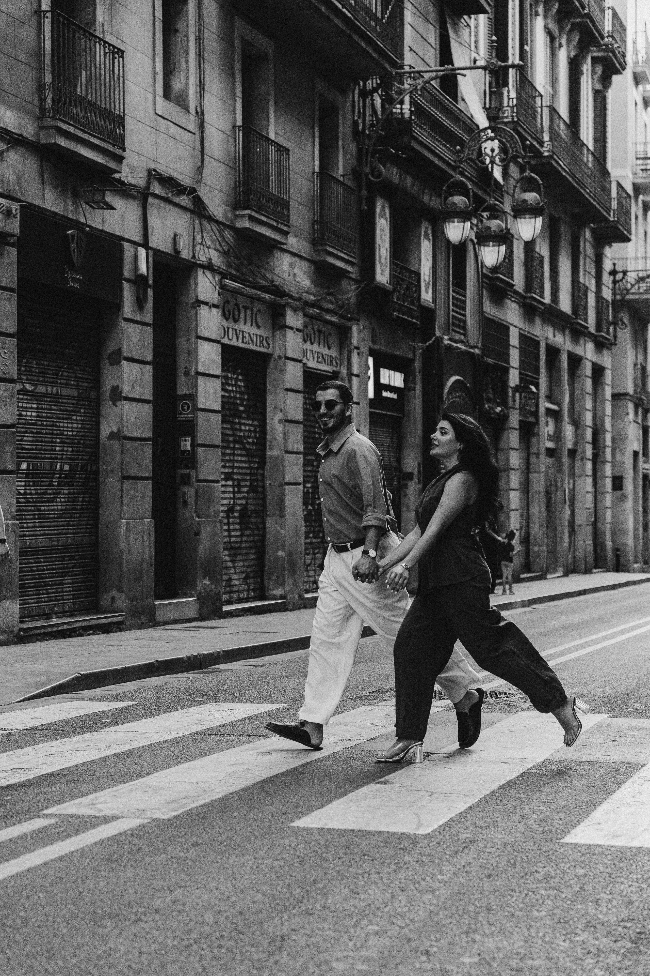 Love Story на улицах Барселоны — естественная парная фотосессия в Испании