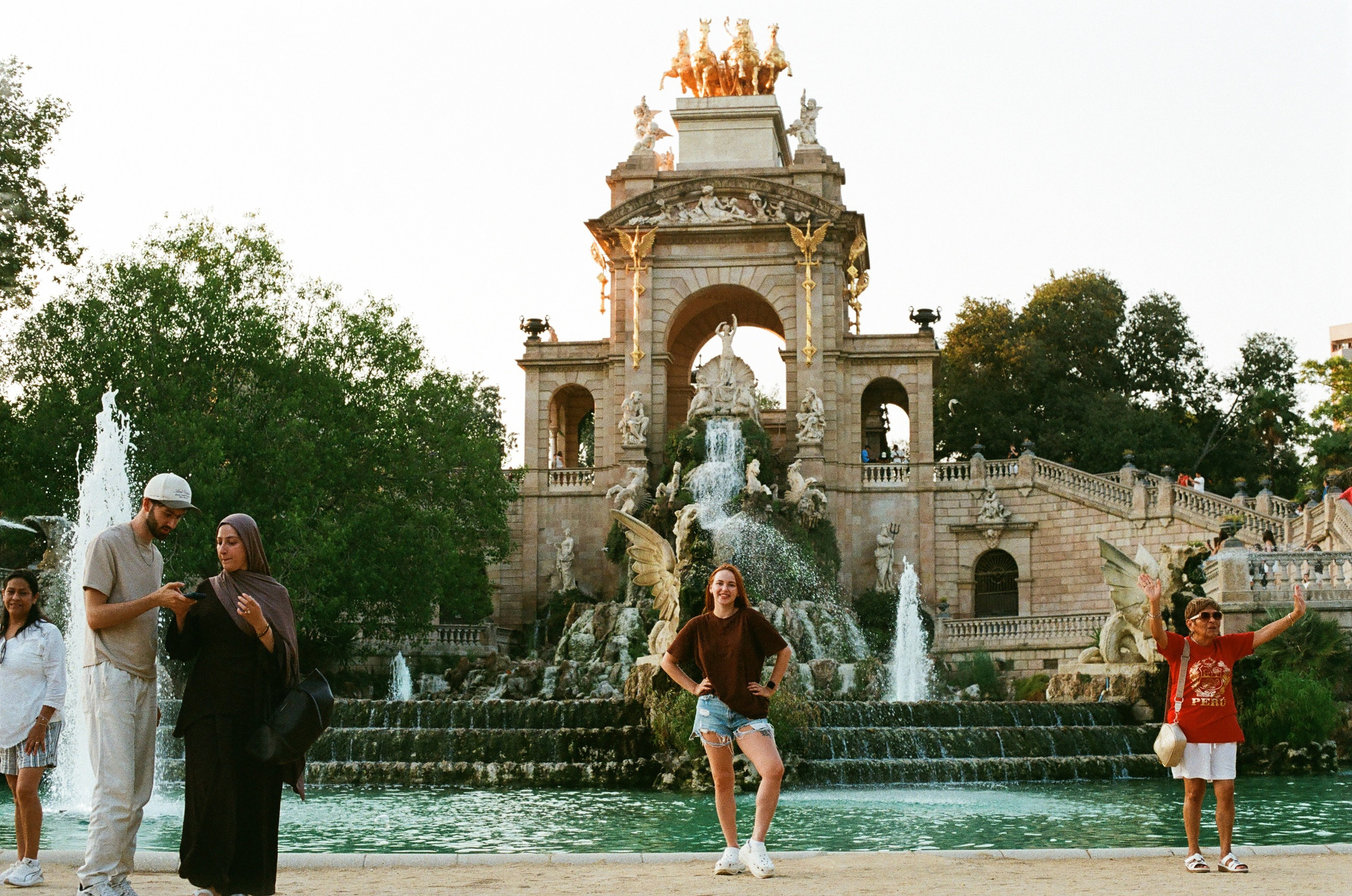Как начать снимать на плёнку в 2026 году: мой первый опыт с Olympus OM-10 и Kodak UltraMax 400. Весільний і портретний фотограф у Барселоні та Батумі | Валерія Азаренко