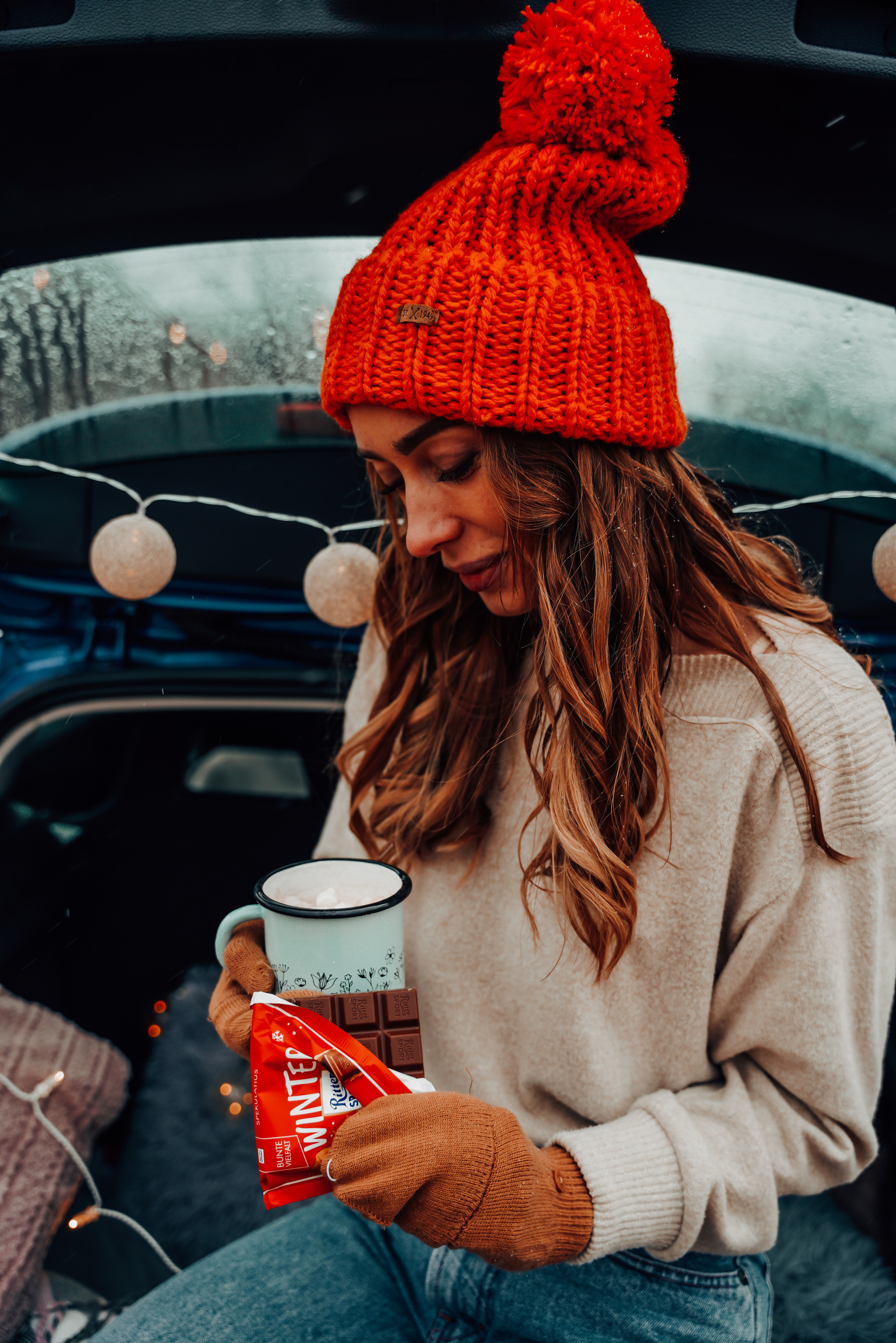 Helga Car Christmas photoshoot. Rodinna fotografka Plzen Anita Dergachova