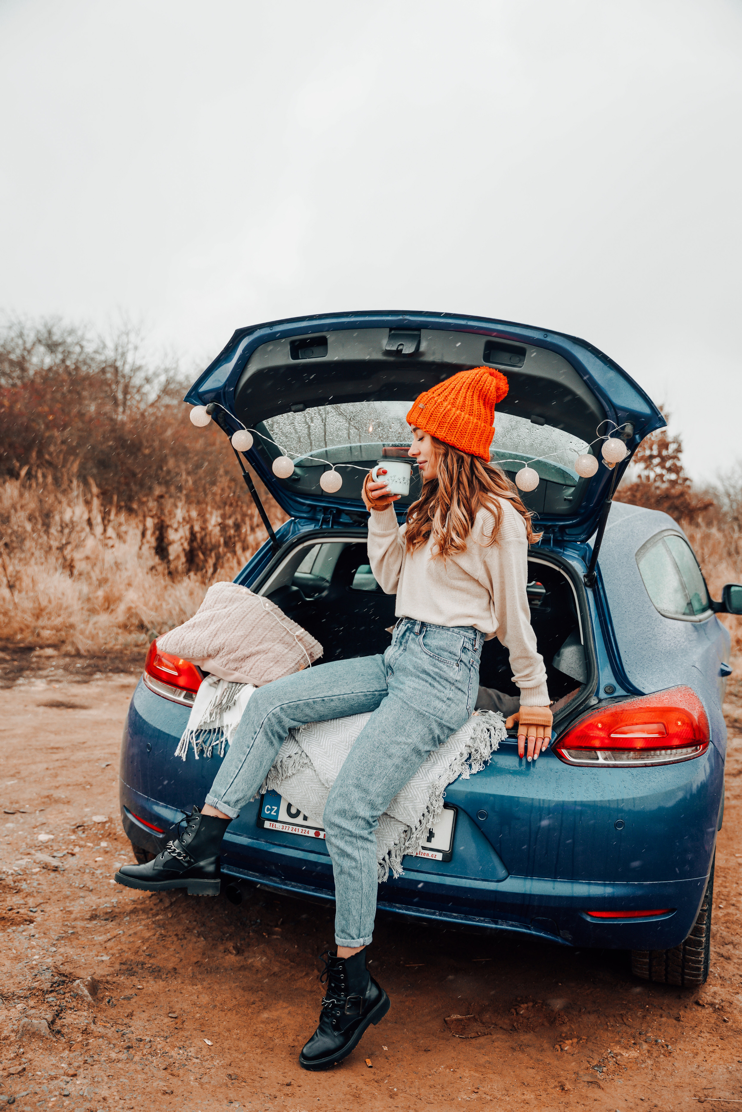 Helga Car Christmas photoshoot. Rodinna fotografka Plzen Anita Dergachova