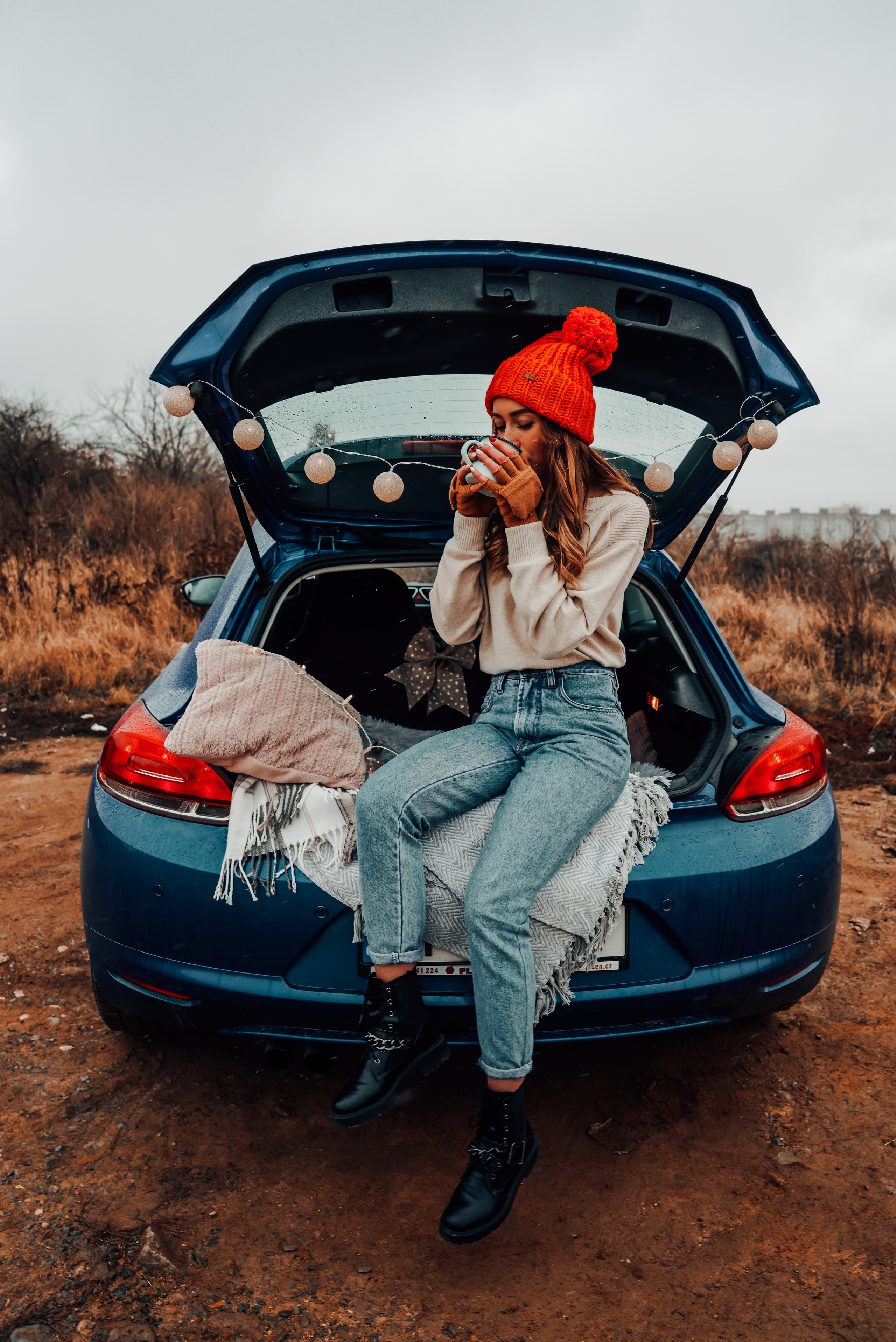 Helga Car Christmas photoshoot. Rodinna fotografka Plzen Anita Dergachova