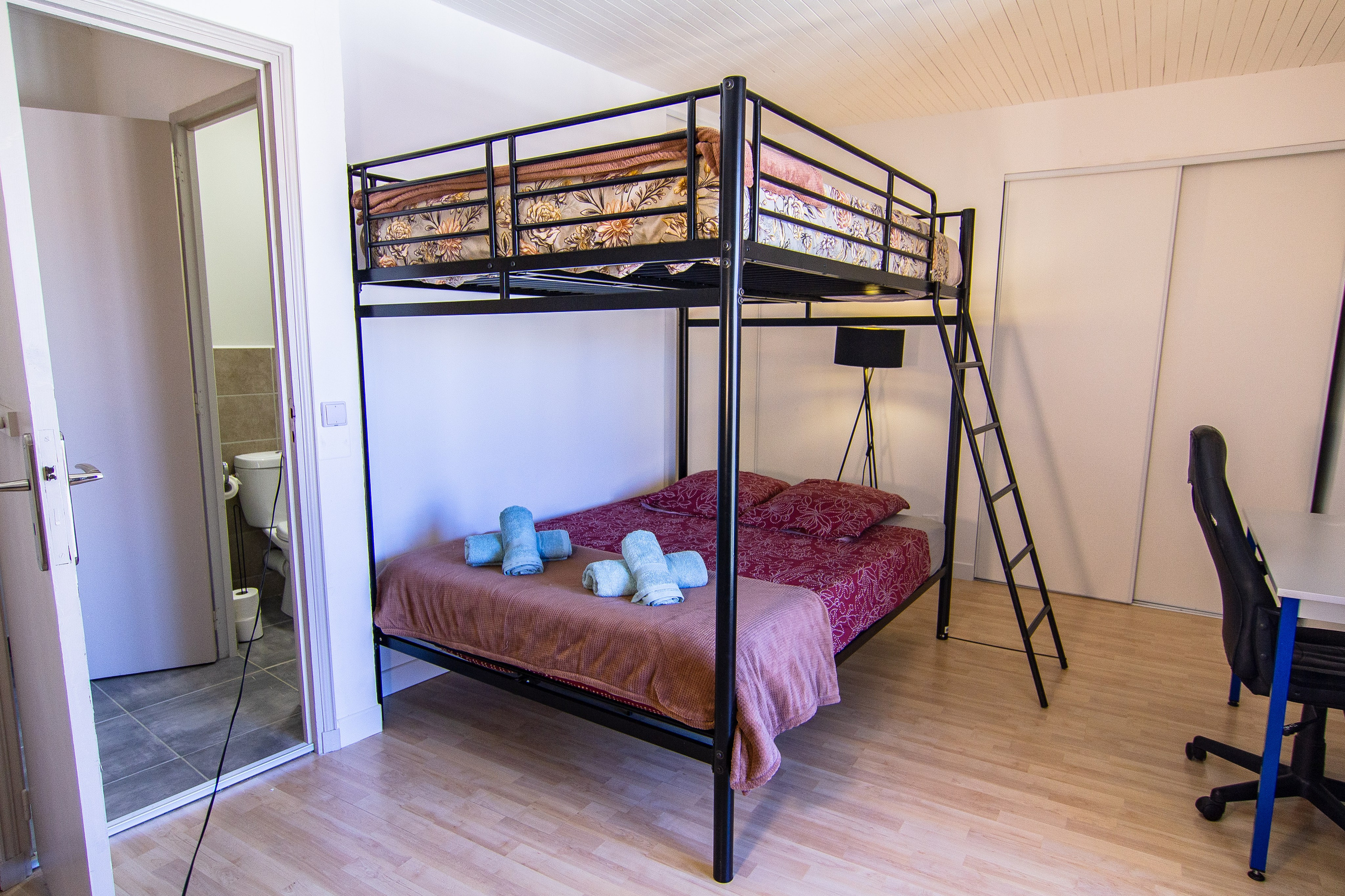 Photographie immobilière professionnelle – Location saisonnière | Happy NB – Vienne (86). Photographe professionnelle à Poitiers, Tours et Châtellerault | Studio photo entre Poitiers et Tours – portraits, familles, entreprises, ma