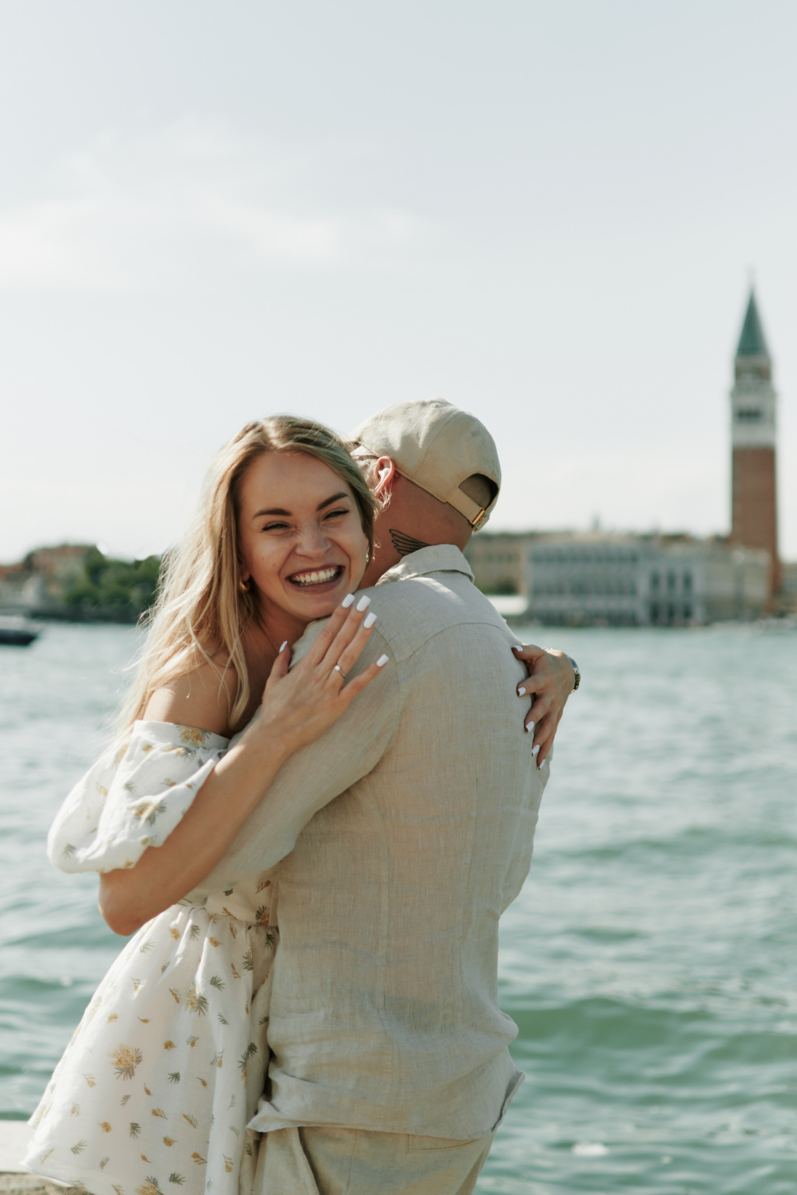 Surprise Engagement Photoshoot in Venice on a Boat. Фотограф в Венеции, Италия. Зотова Яна