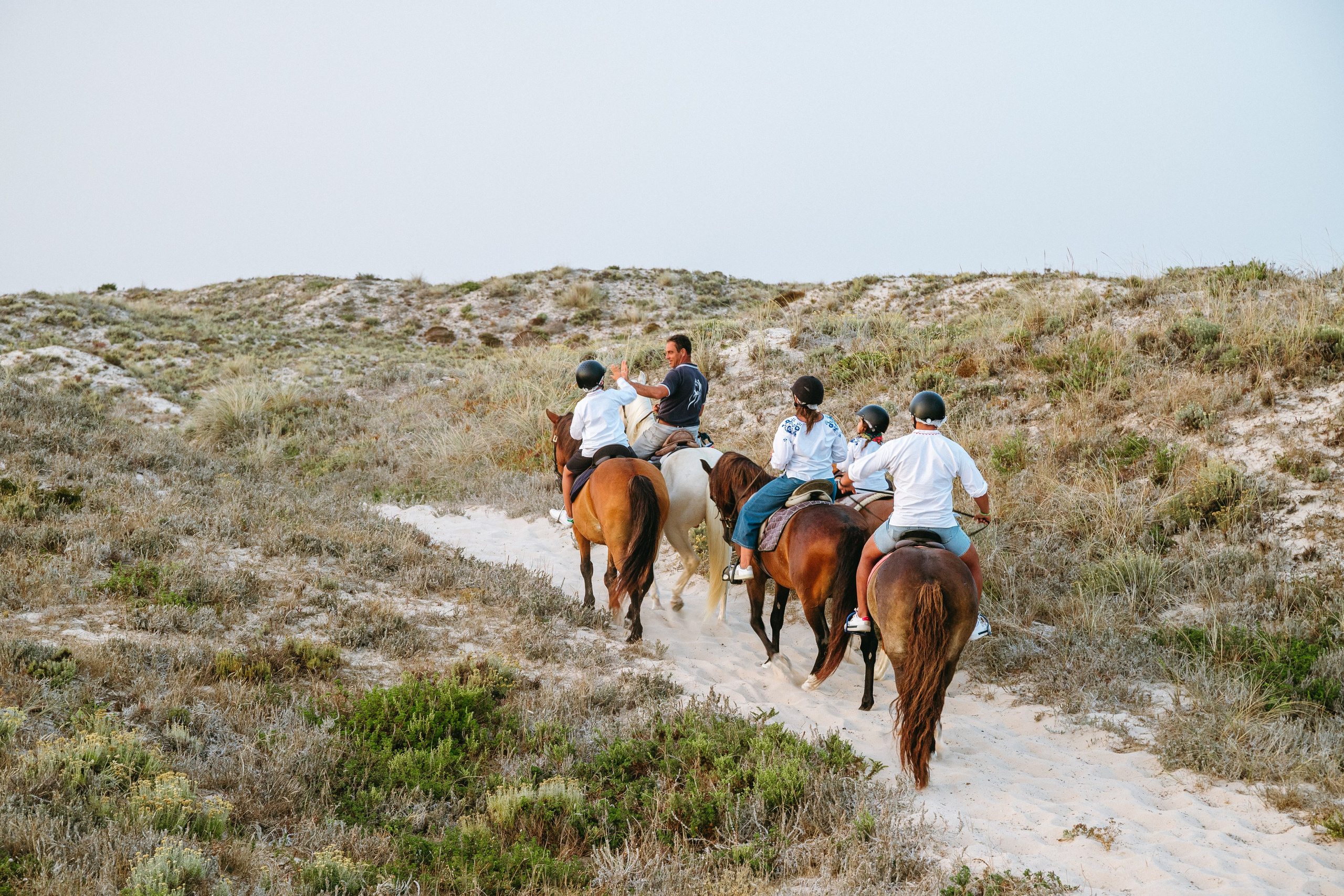 Marlene & Tiago com filhos. Passeios a Cavalo na Praia Peniche | Eco Salgados Agroturismo