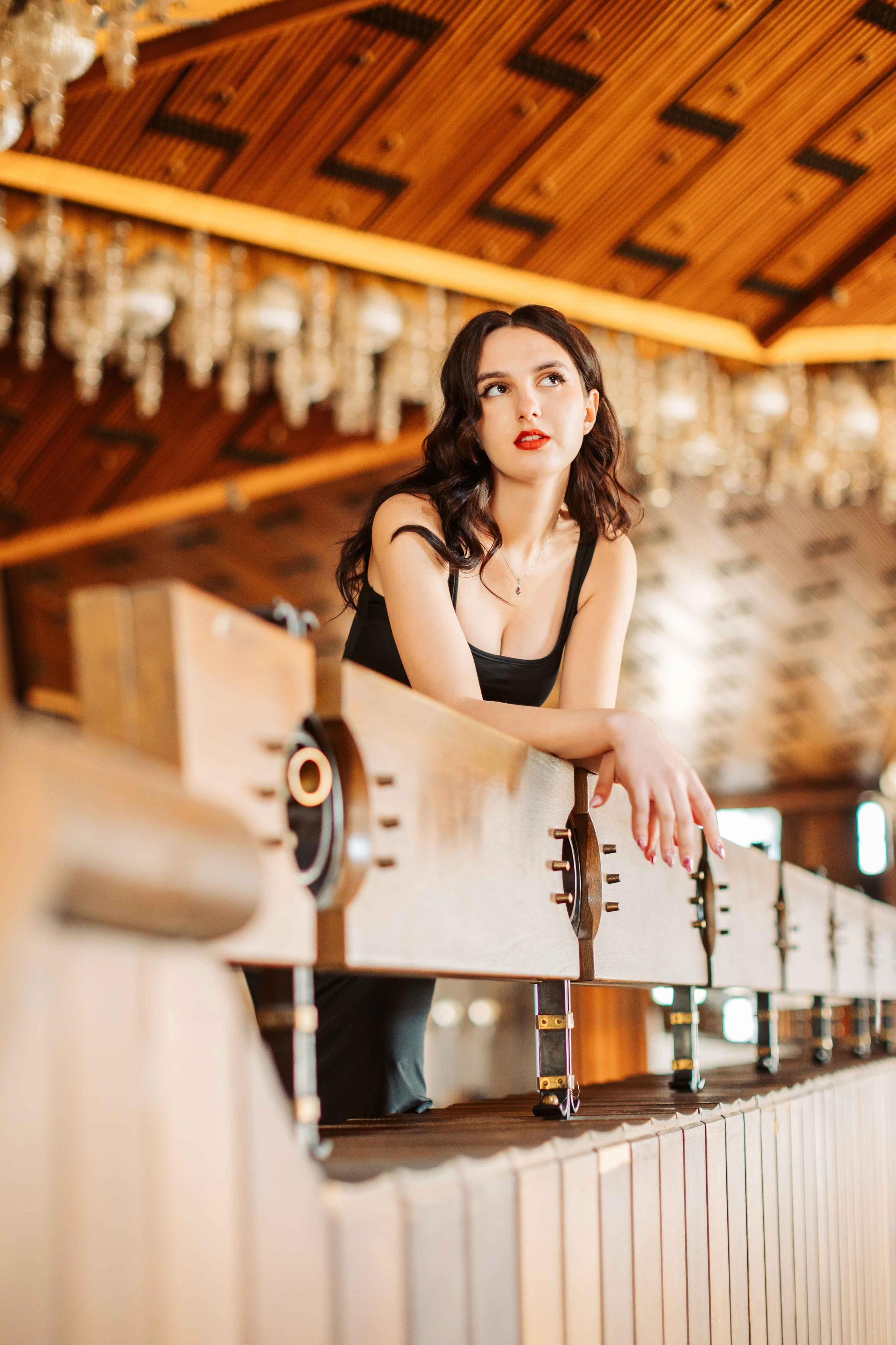 12C — Unirea. Contrast Studio