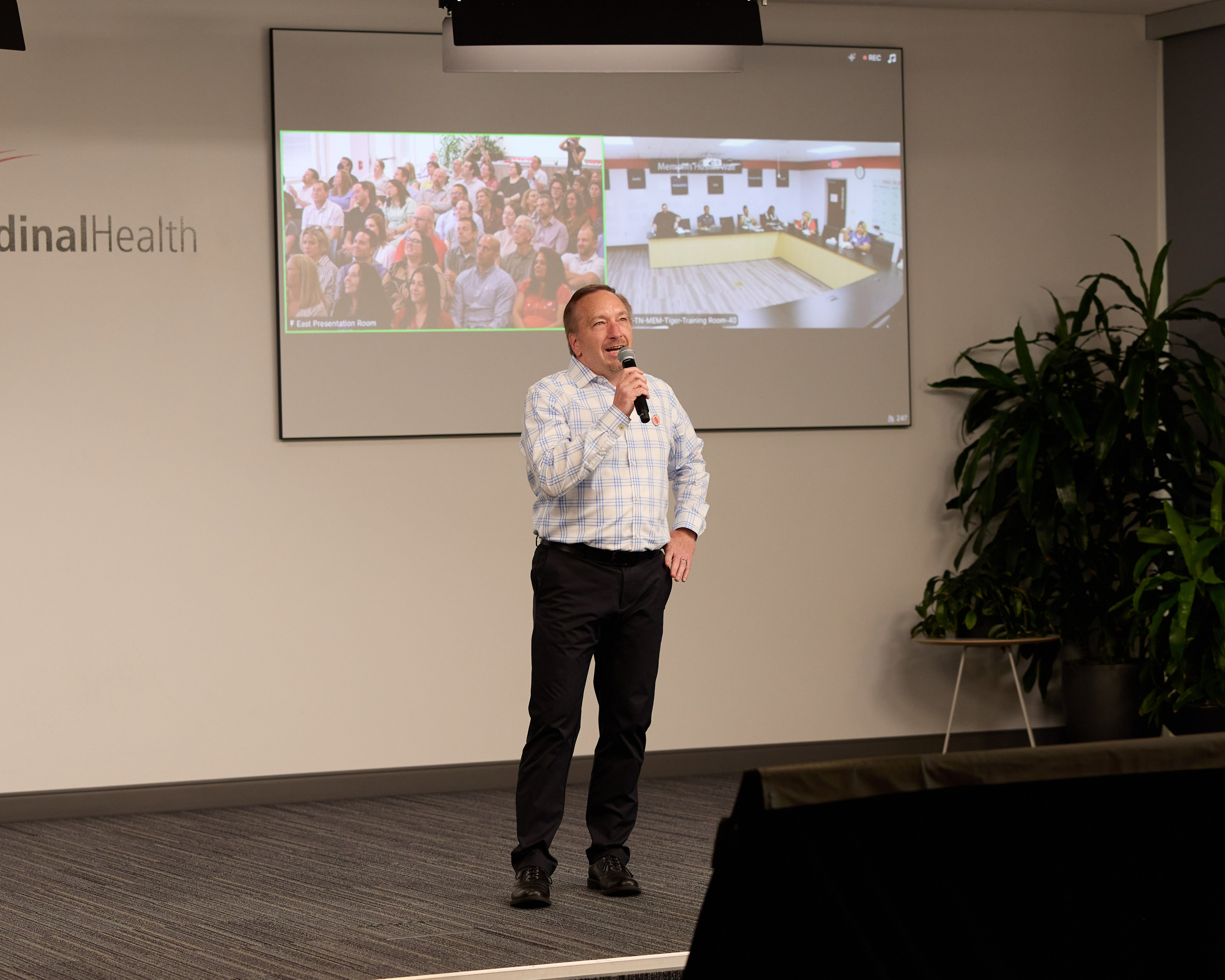 Cardinal Health Event. Columbus Proposal & Wedding Photographer | Kovyphoto