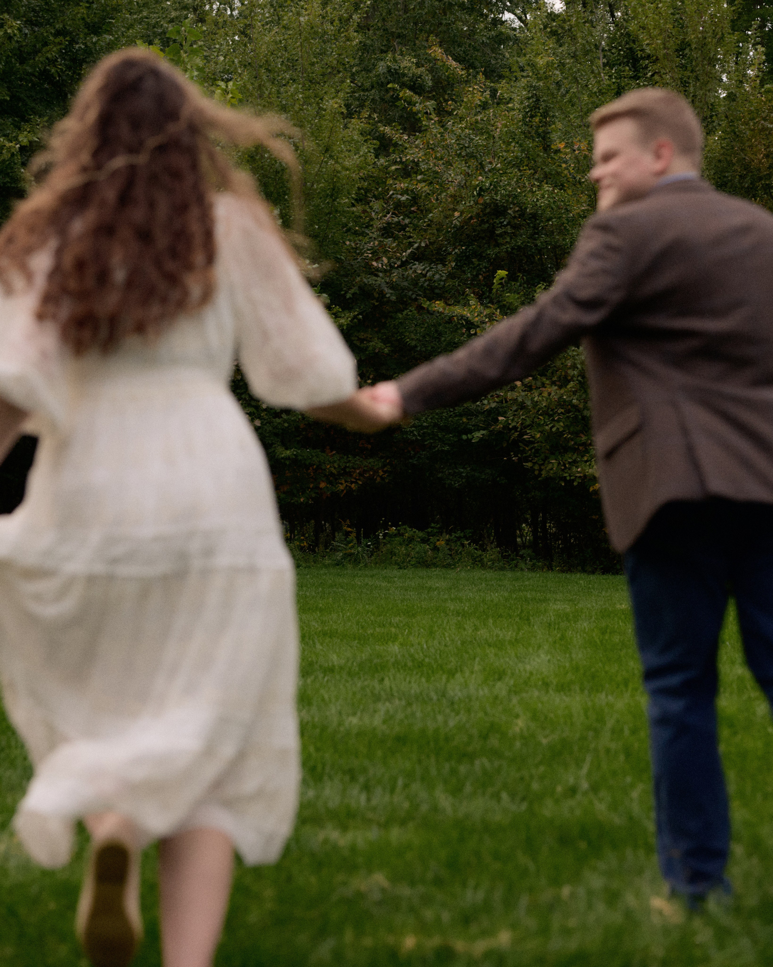 Couples Photoshoot at Swan Lake Event Center | Powell Ohio