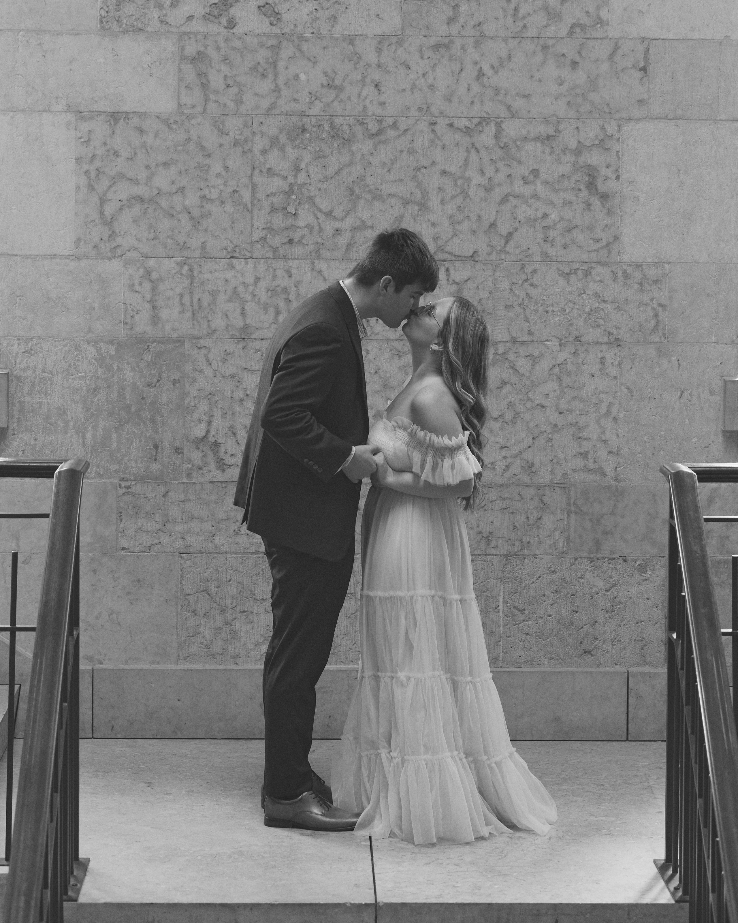 Ohio Statehouse Engagement Photos | Columbus Ohio Photographer