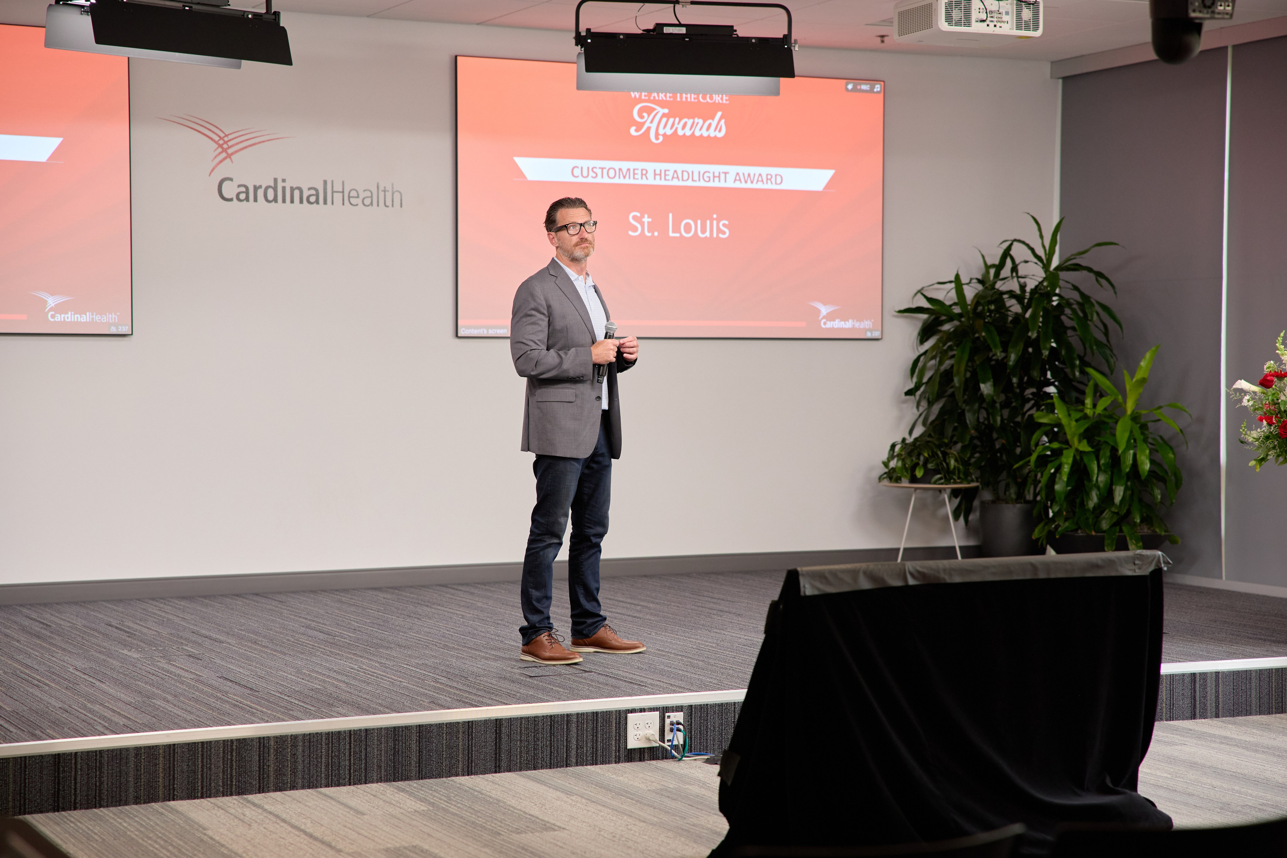 Cardinal Health Event. Columbus Proposal & Wedding Photographer | Kovyphoto
