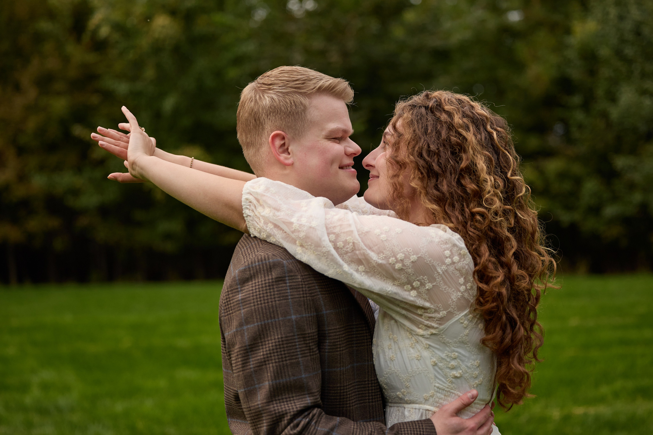 Couples Photoshoot at Swan Lake Event Center | Powell Ohio