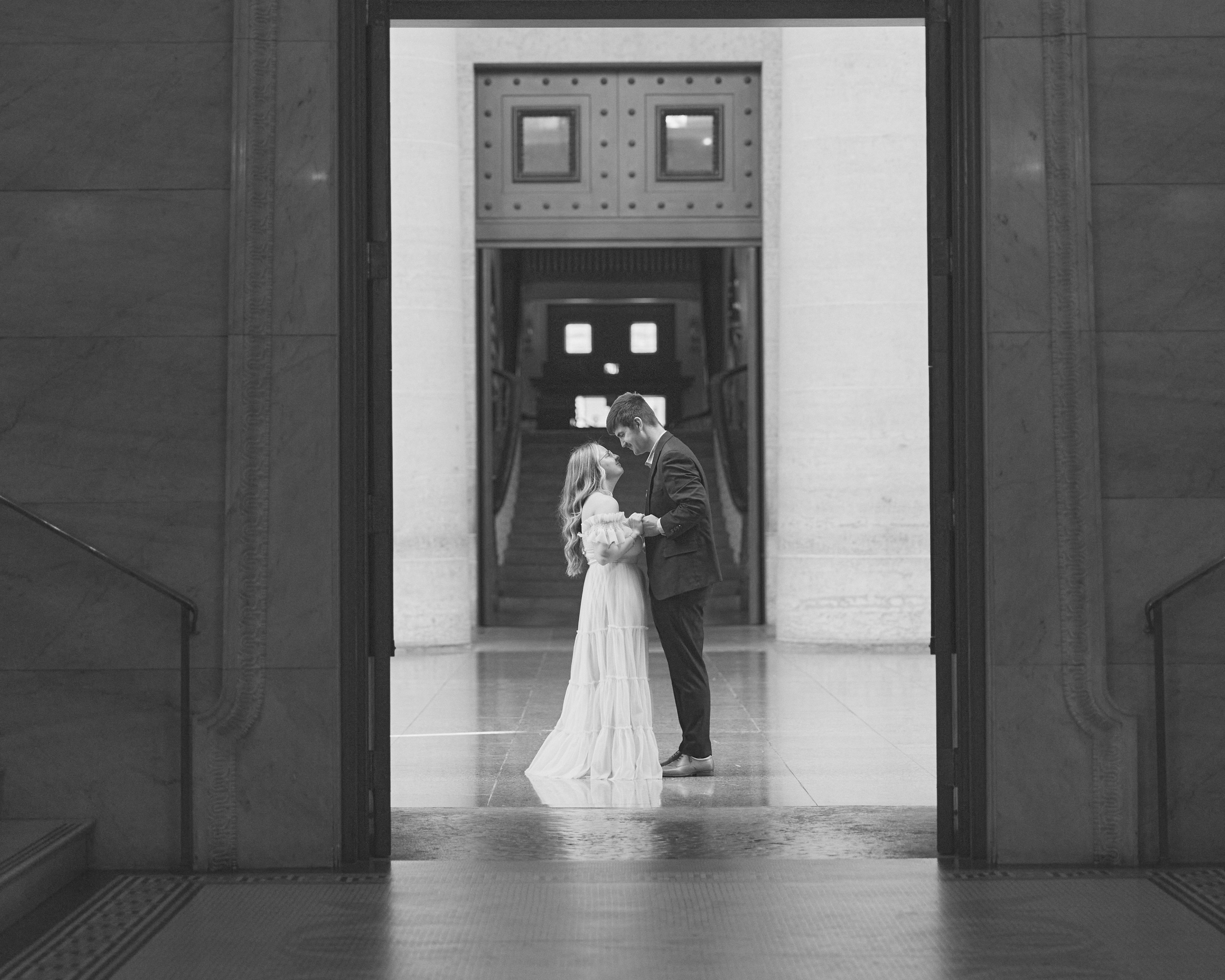 Ohio Statehouse Engagement Photos | Columbus Ohio Photographer